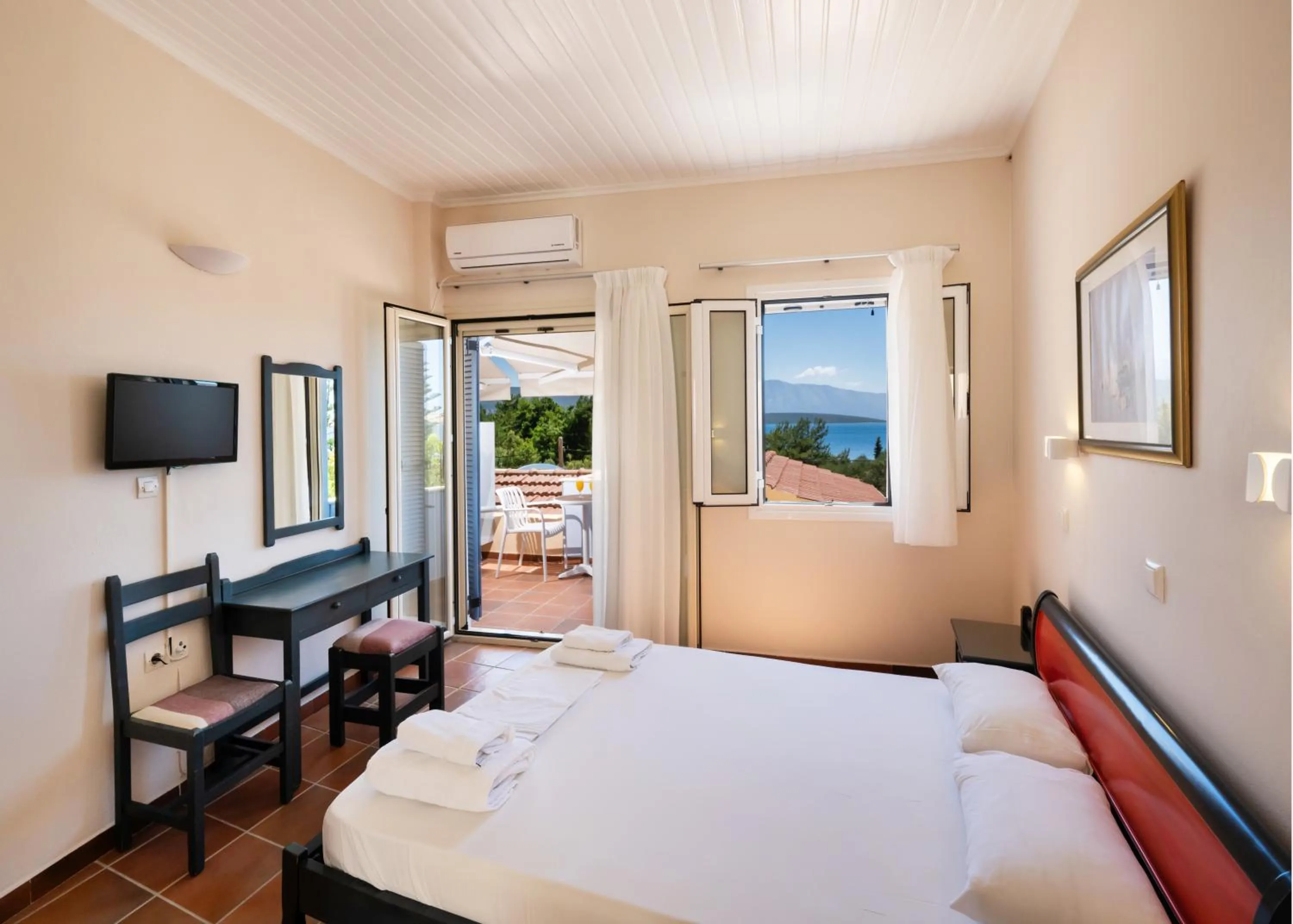 Photo of the whole room in Ionio Hotel