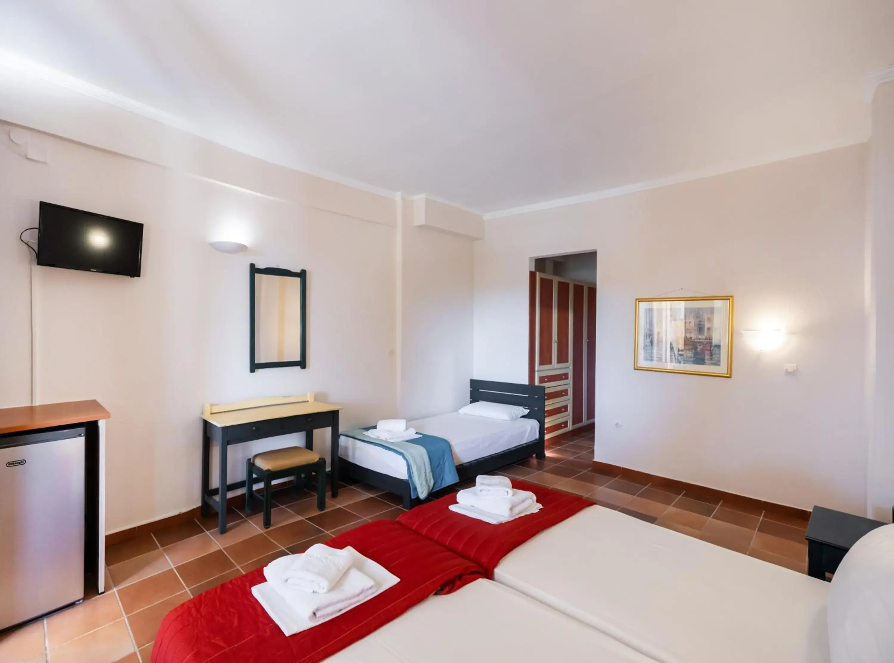 Economy Triple Room in Ionio Hotel Economy Triple Room in Ionio Hotel