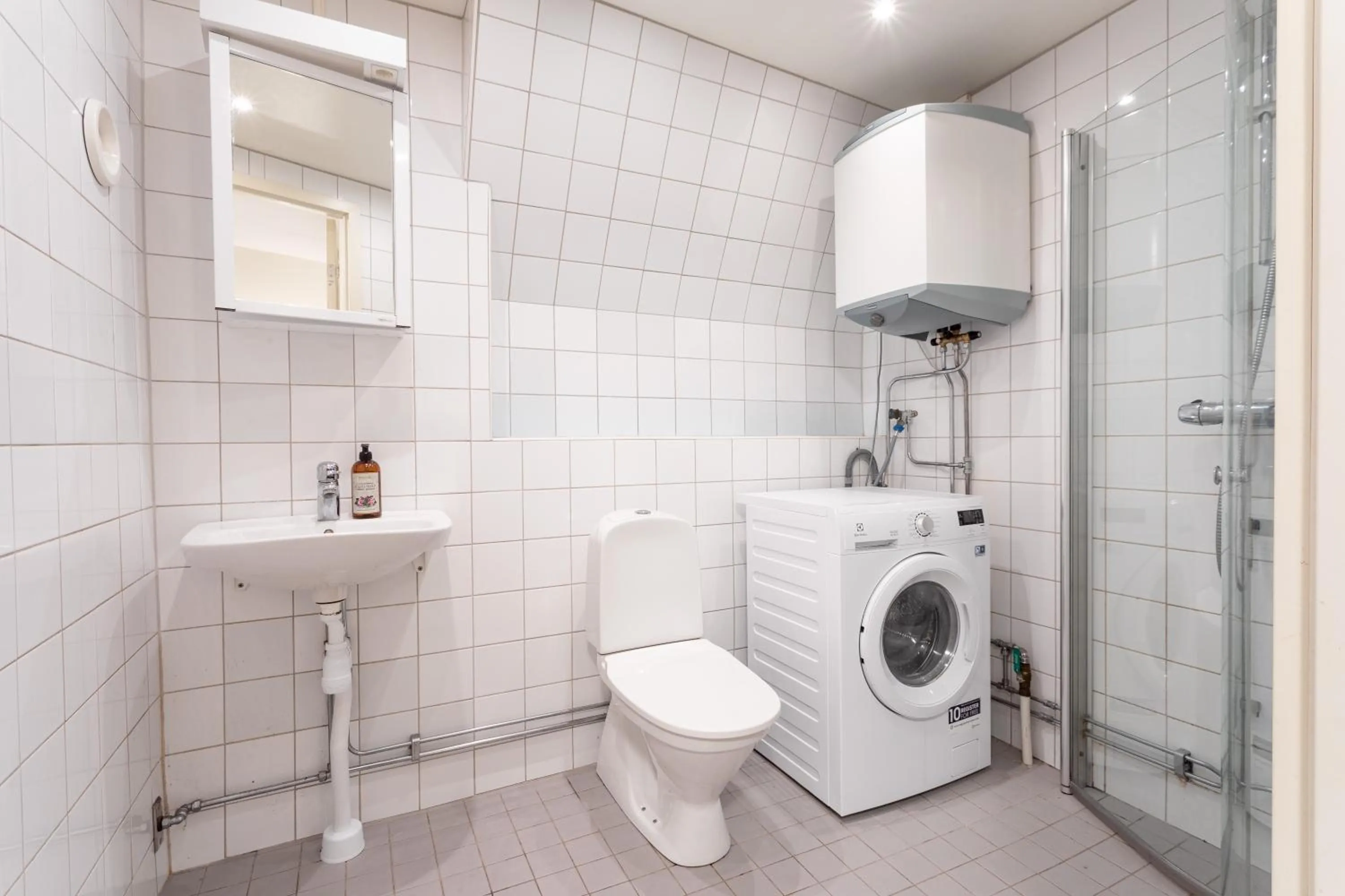 Shower in ApartDirect Gamla Stan II