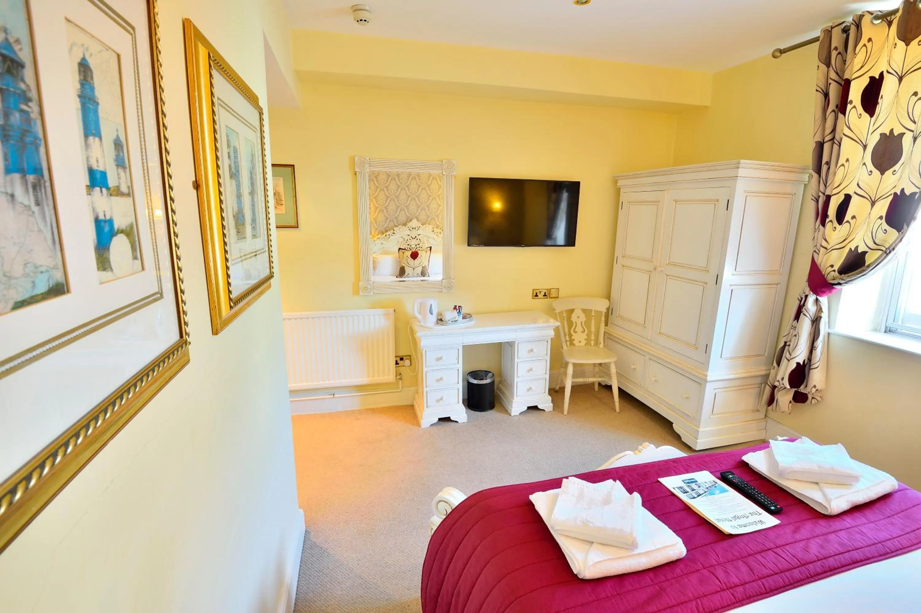 Photo of the whole room, Bed in The Angel Hotel