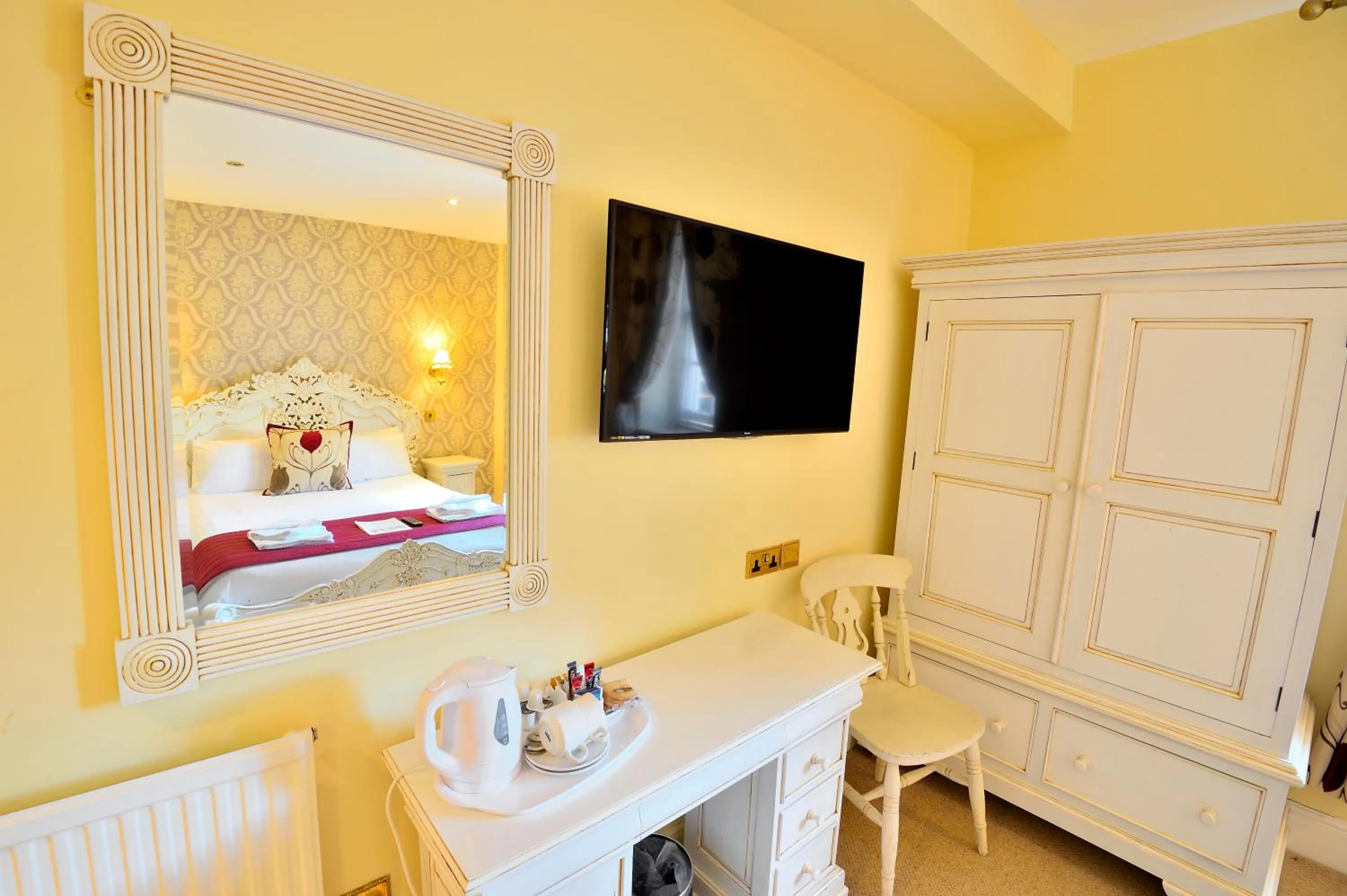 Decorative detail, Bed in The Angel Hotel