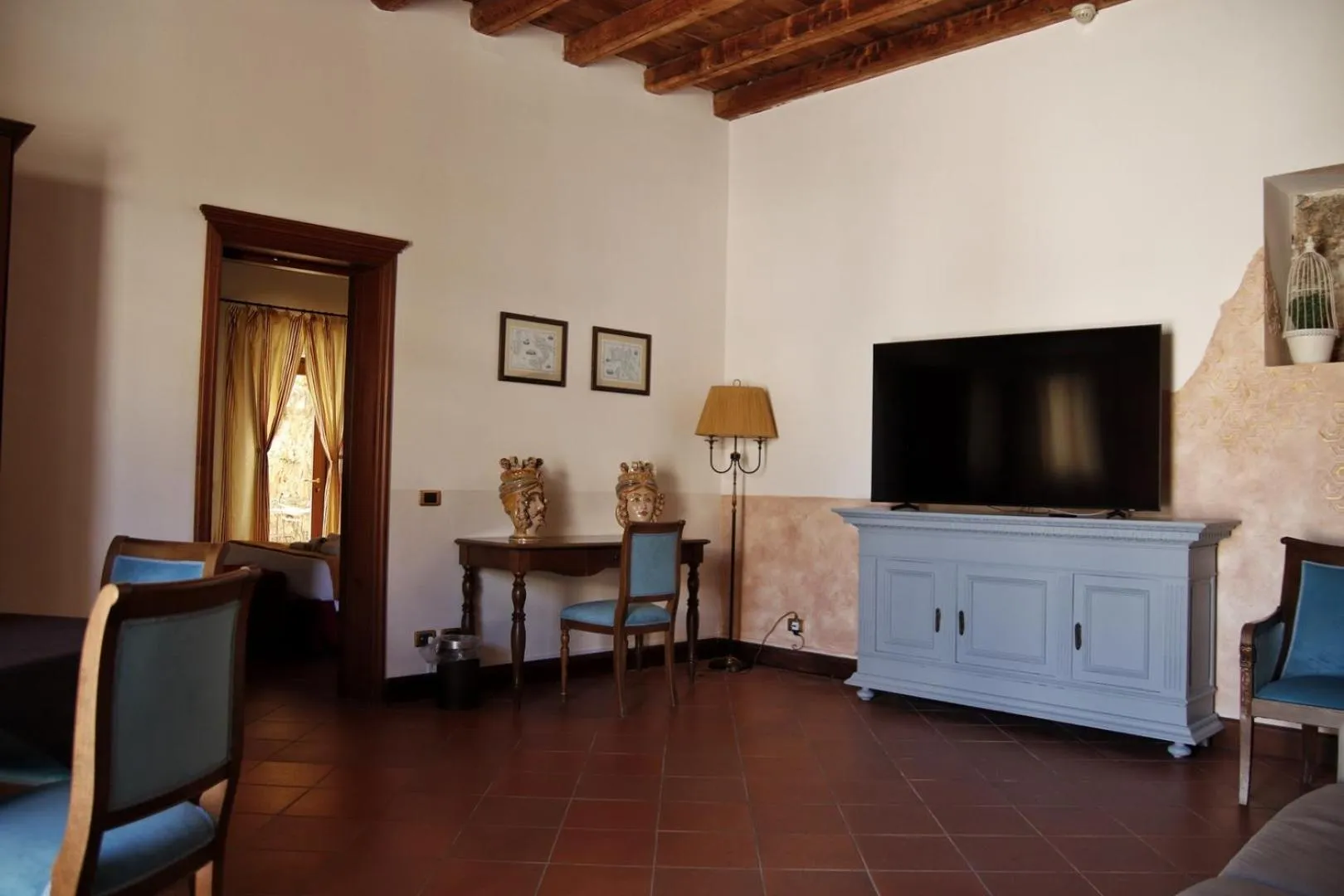 Communal lounge/ TV room in Villa Lampedusa