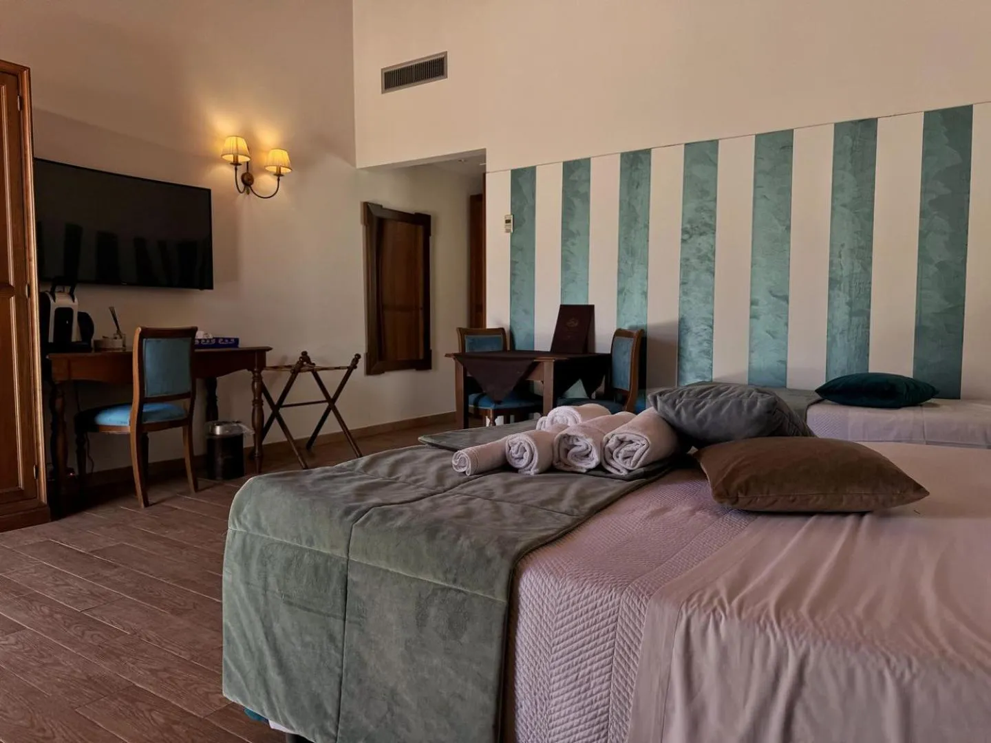 TV and multimedia, Bed in Villa Lampedusa