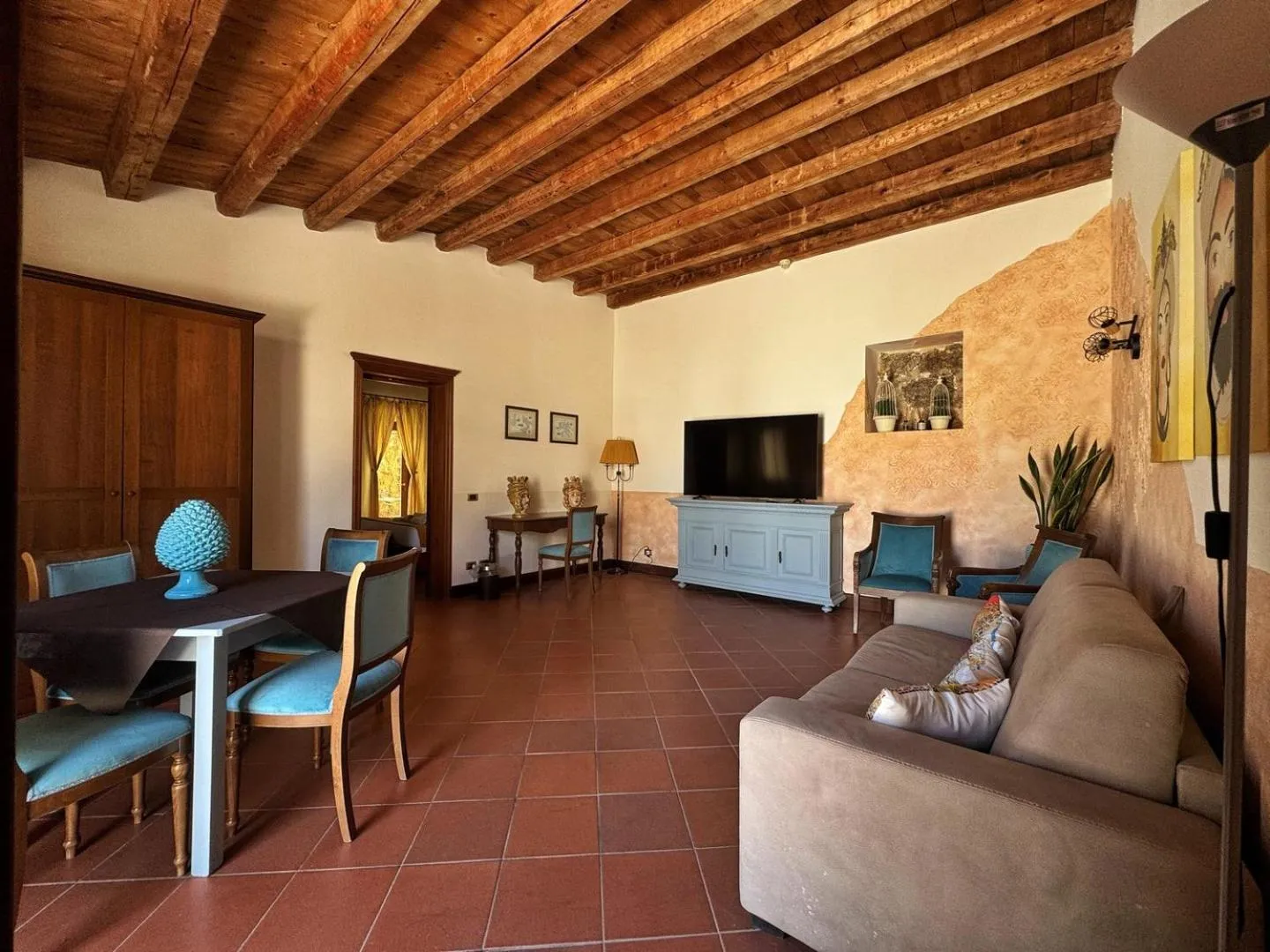 Communal lounge/ TV room in Villa Lampedusa
