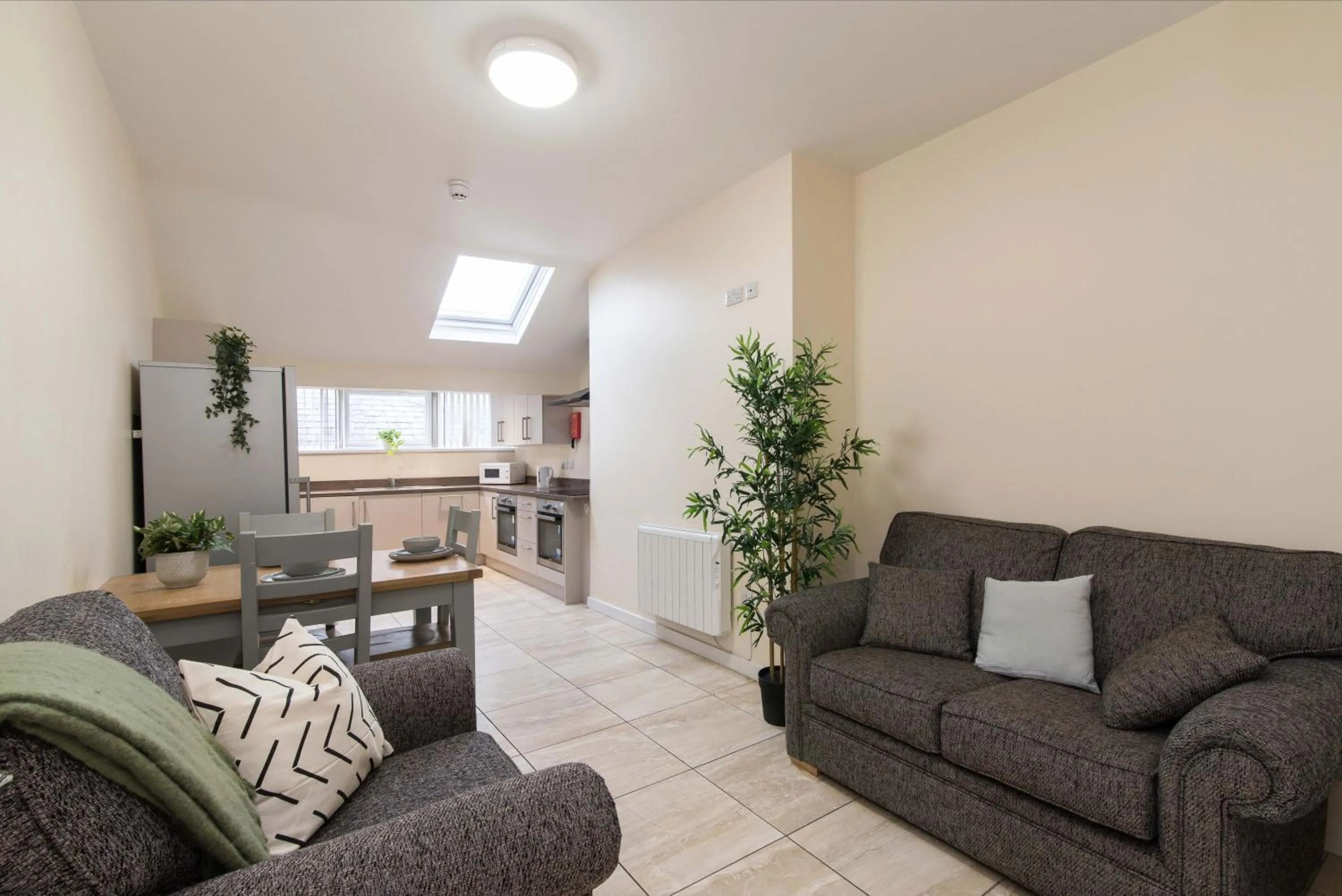 Bathroom in cheerful double en-suite room with free wifi