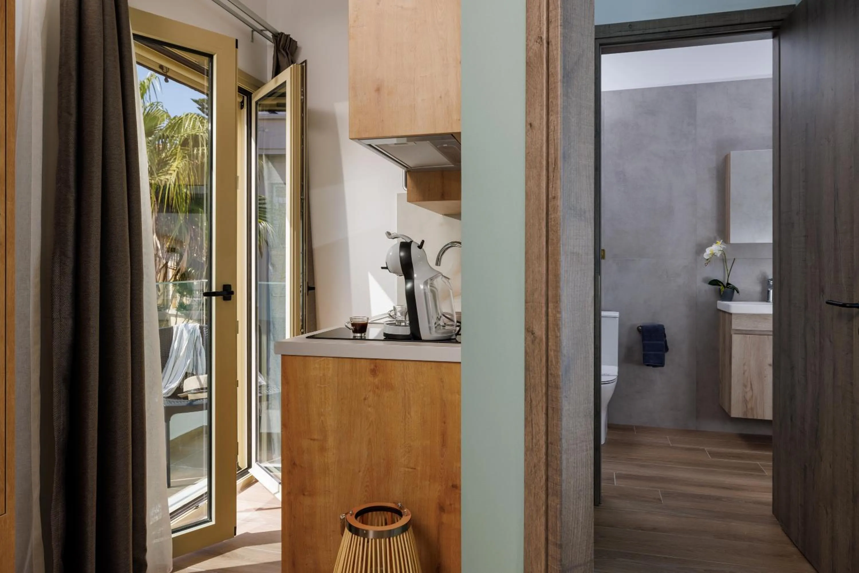 Kitchen or kitchenette in Cathedral Suites
