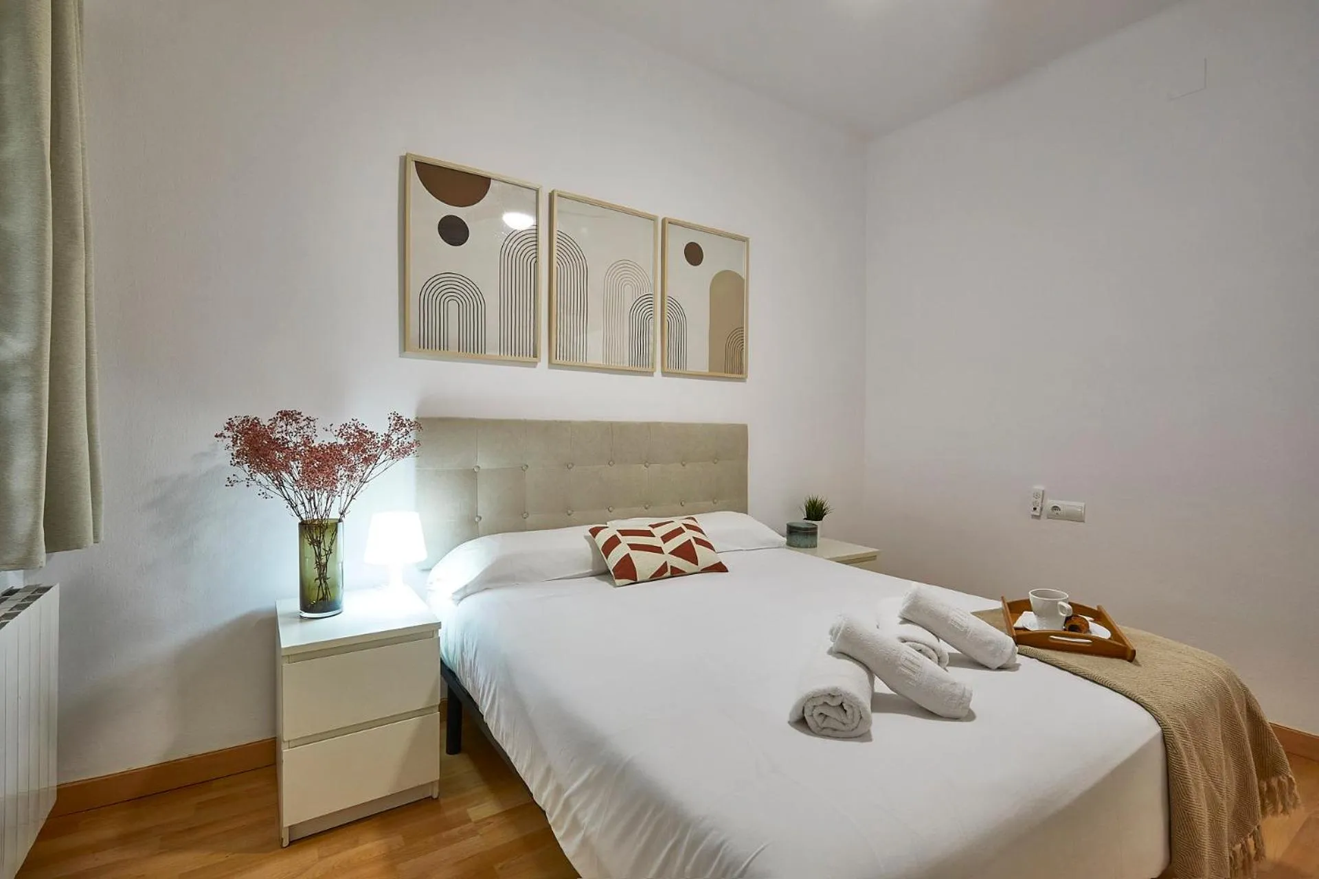 Bedroom, Bed in BBarcelona Central Eixample Flat