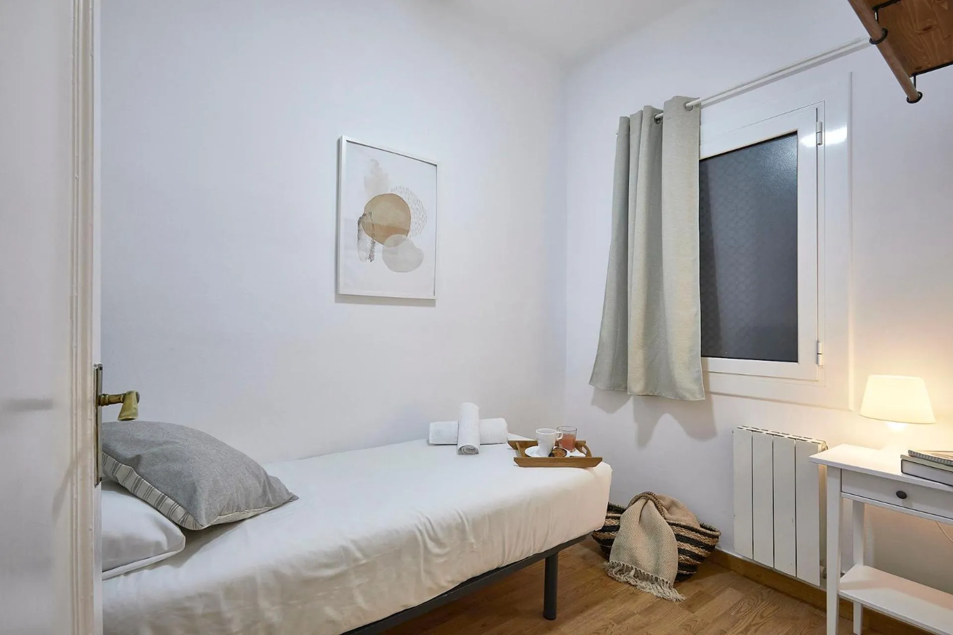Bedroom, Bed in BBarcelona Central Eixample Flat