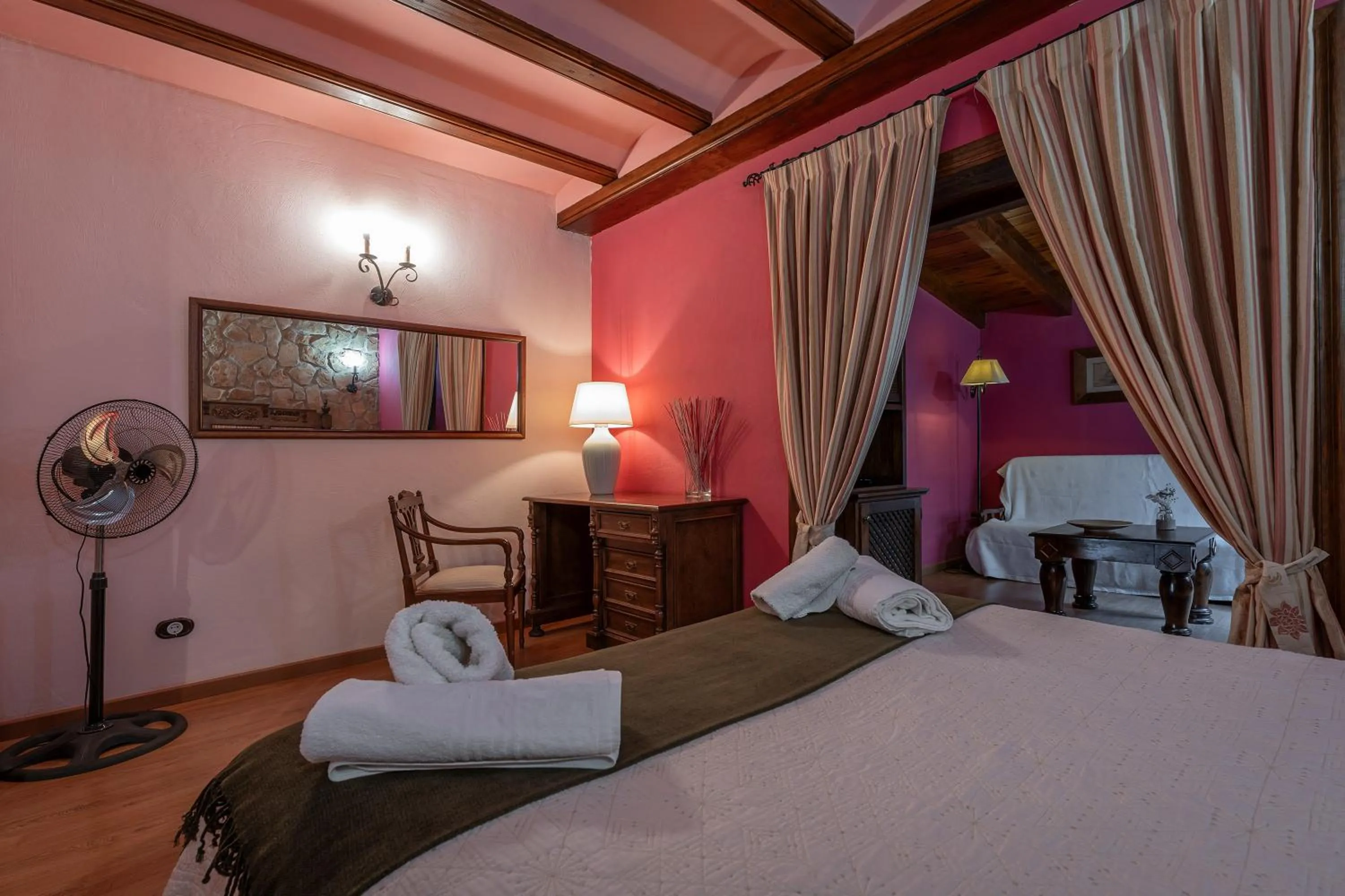 Bed in Hotel - Restaurante Prado Del Navazo