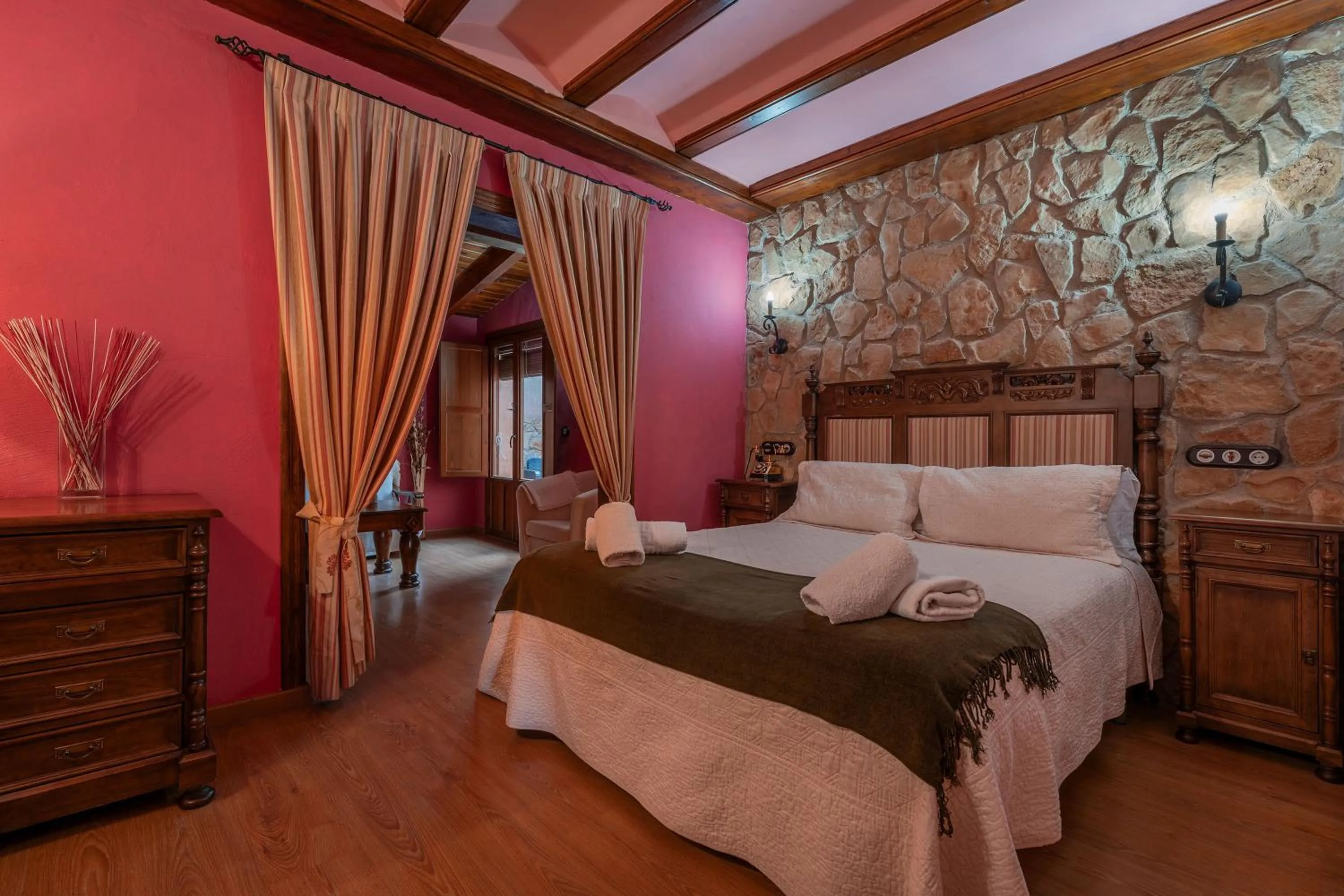 Bed in Hotel - Restaurante Prado Del Navazo