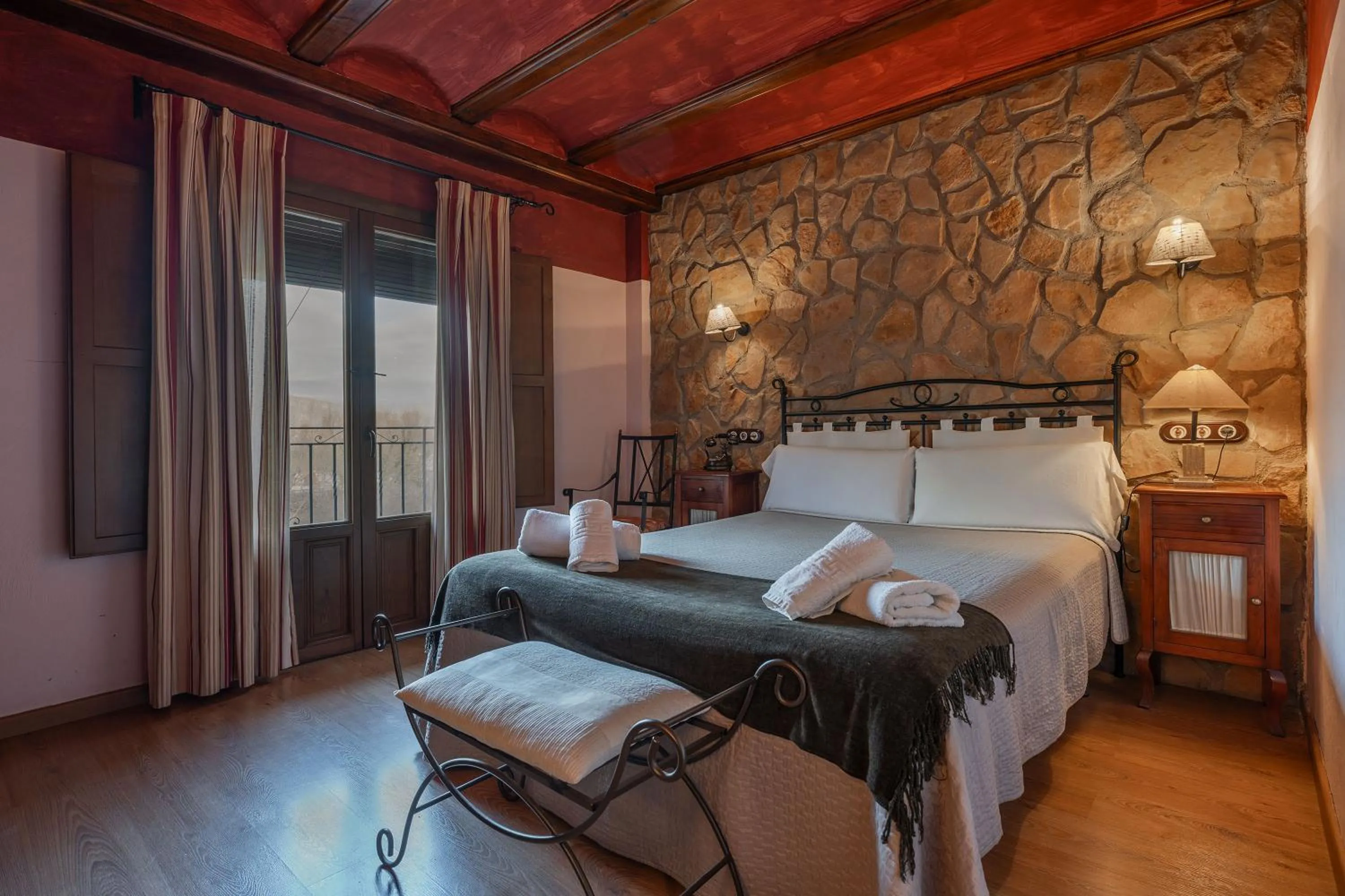 Bed in Hotel - Restaurante Prado Del Navazo