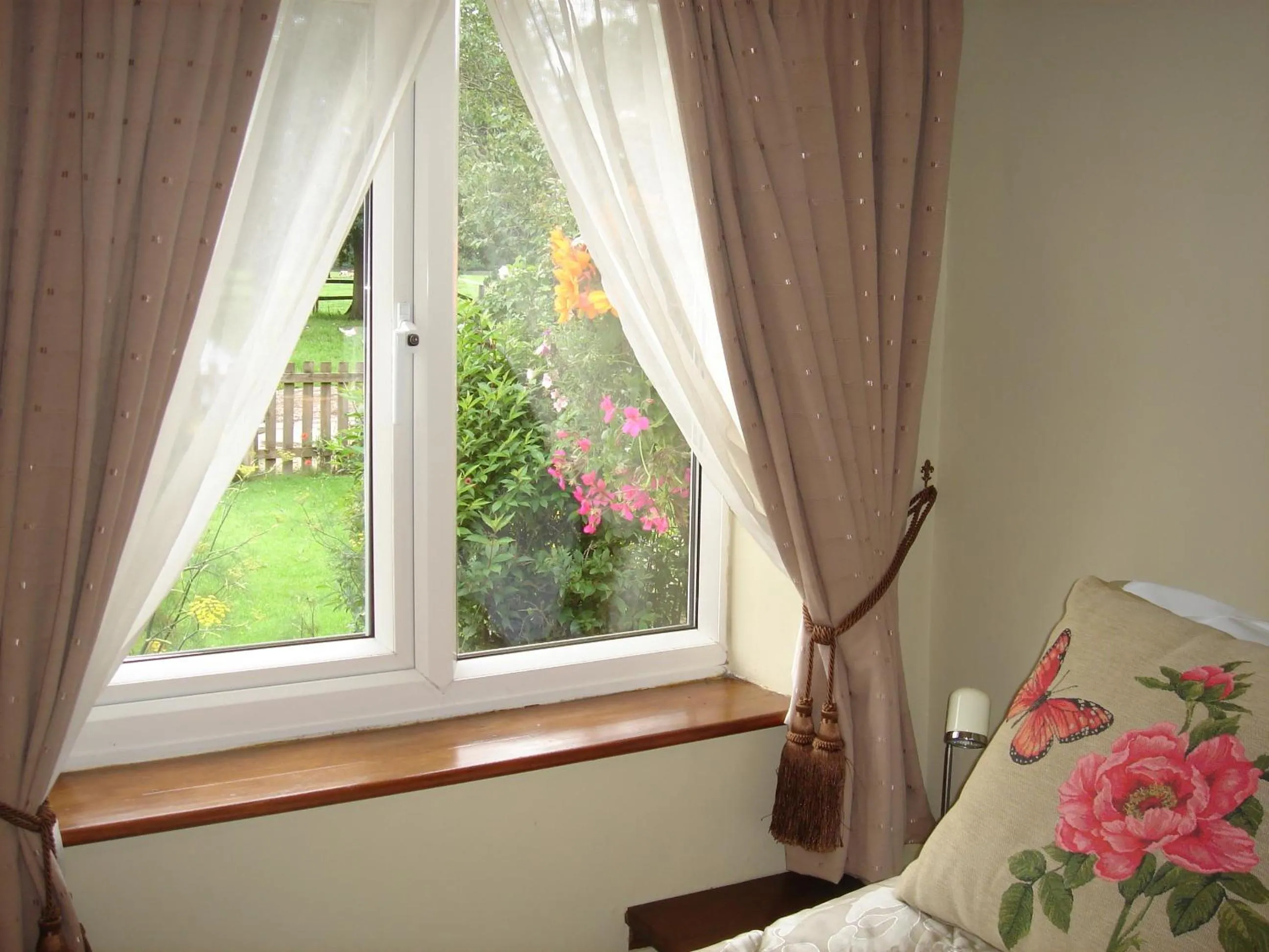 Garden view in Yew Tree Farm