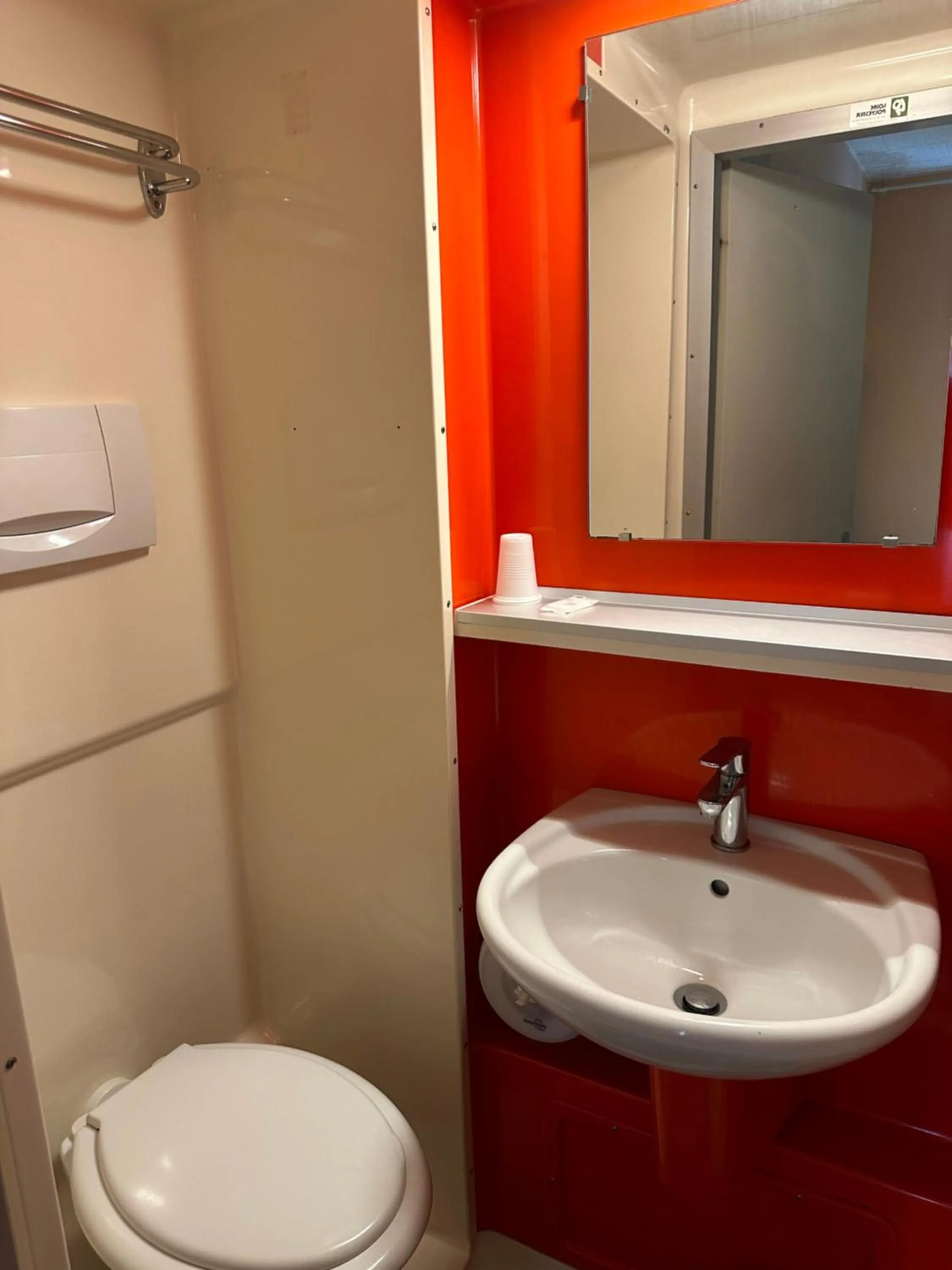 Bathroom in Hôtel de Nantes