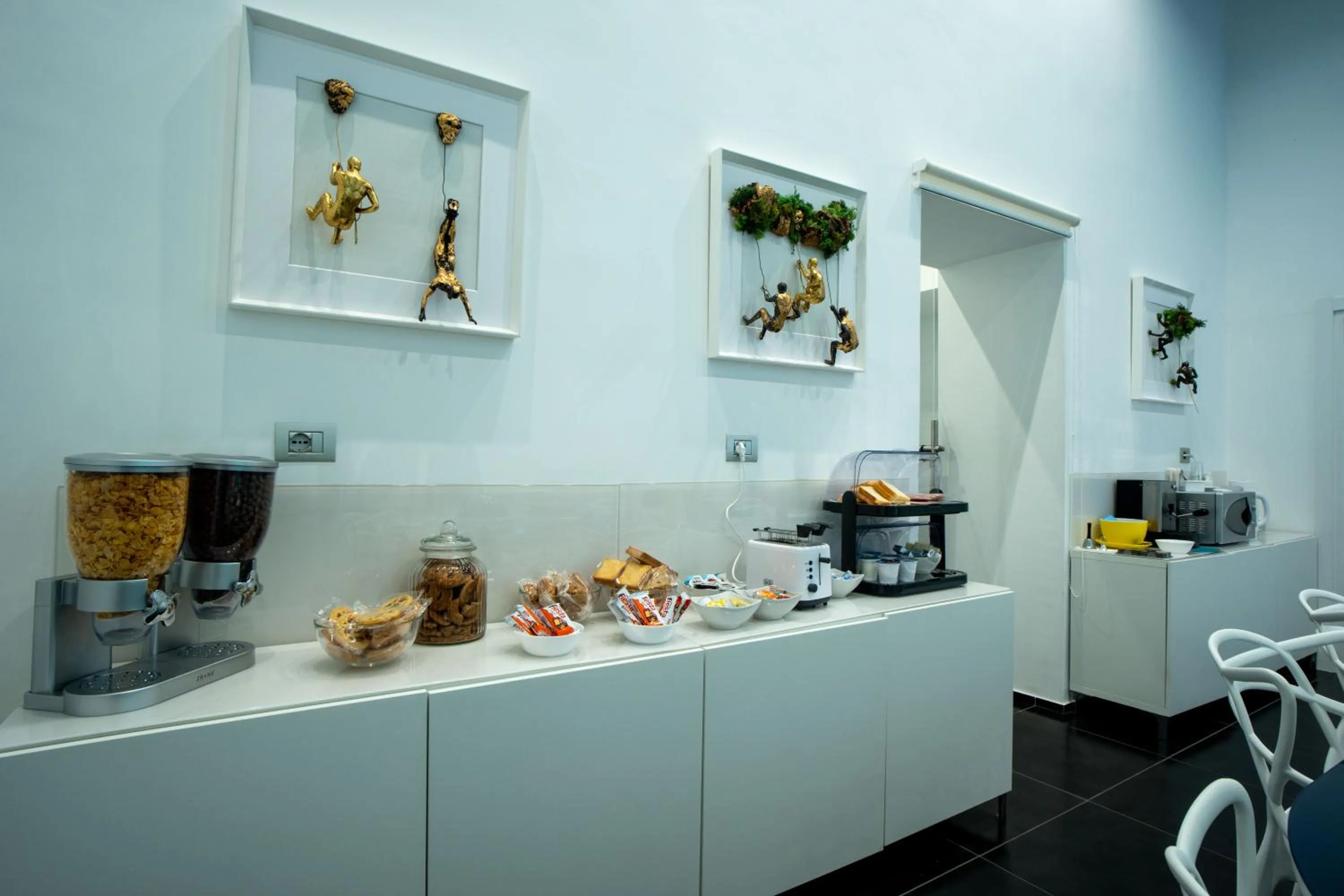 Food and drinks in Skyhouse Chiatamone