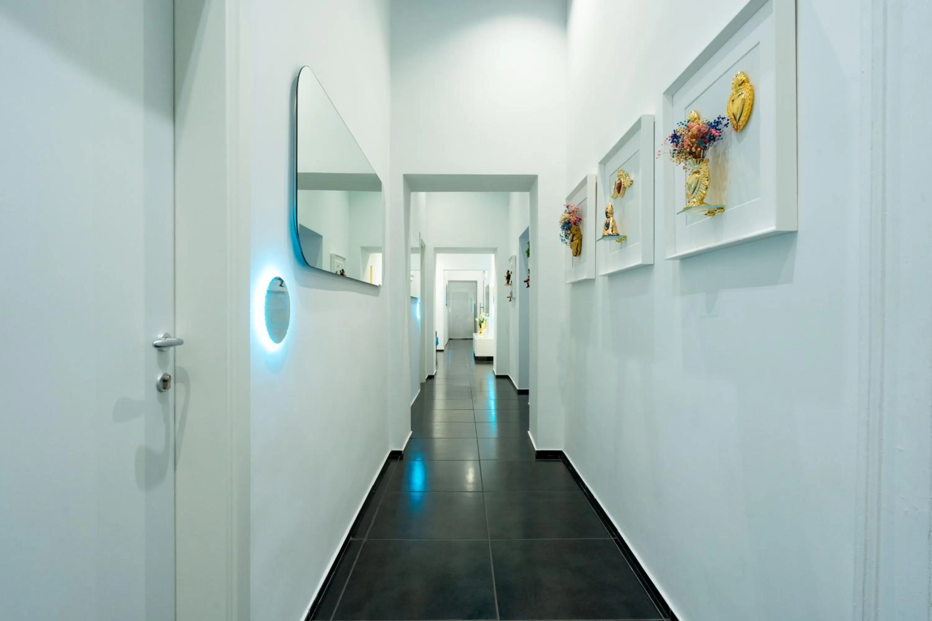 Decorative detail in Skyhouse Chiatamone