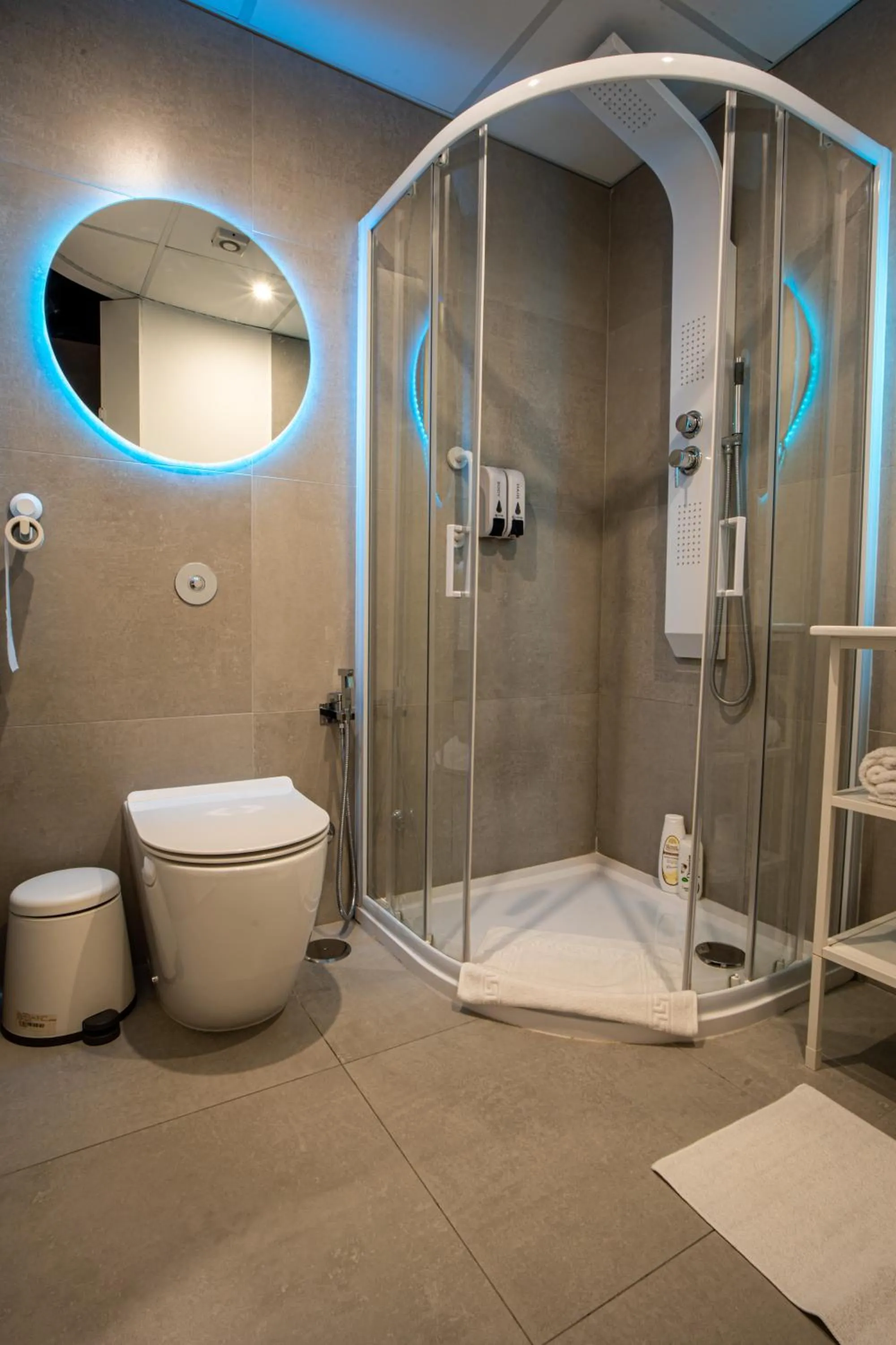 Shower in Skyhouse Chiatamone