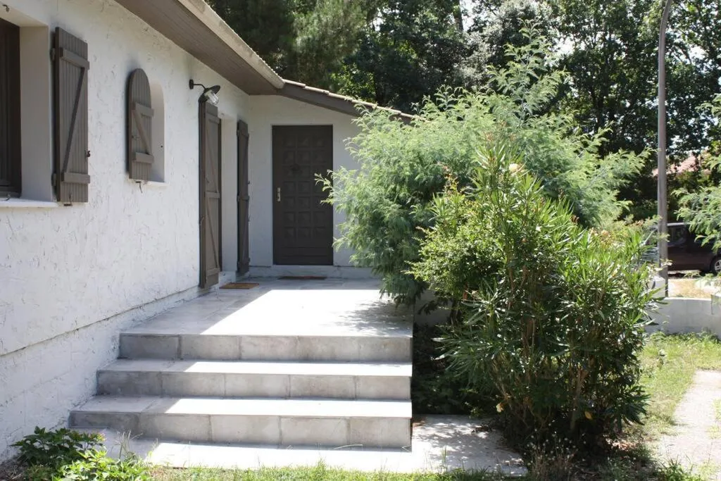 Maison à SOULAC sur Mer avec Jardin
