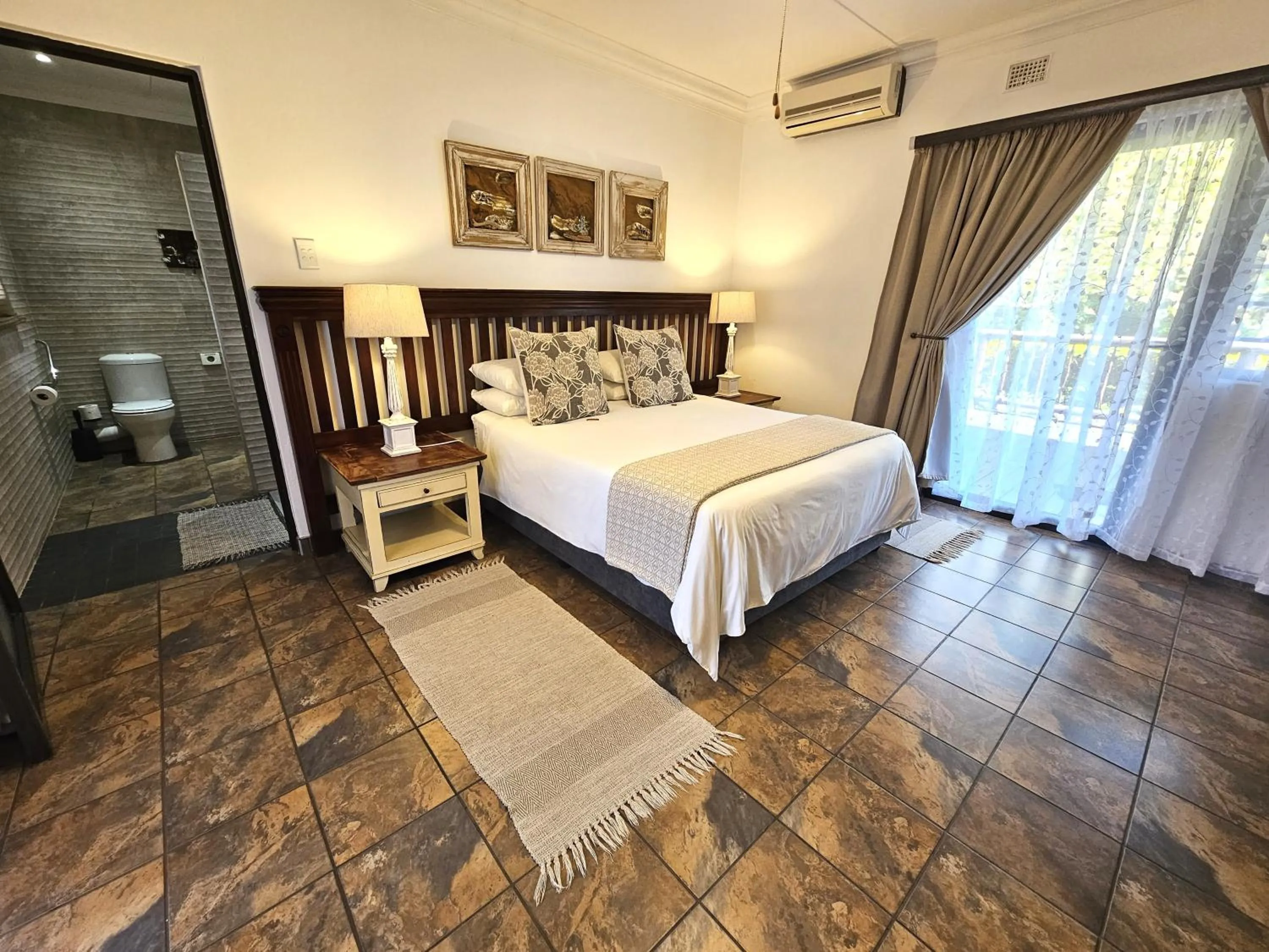 Bed in Leopard Corner Lodge