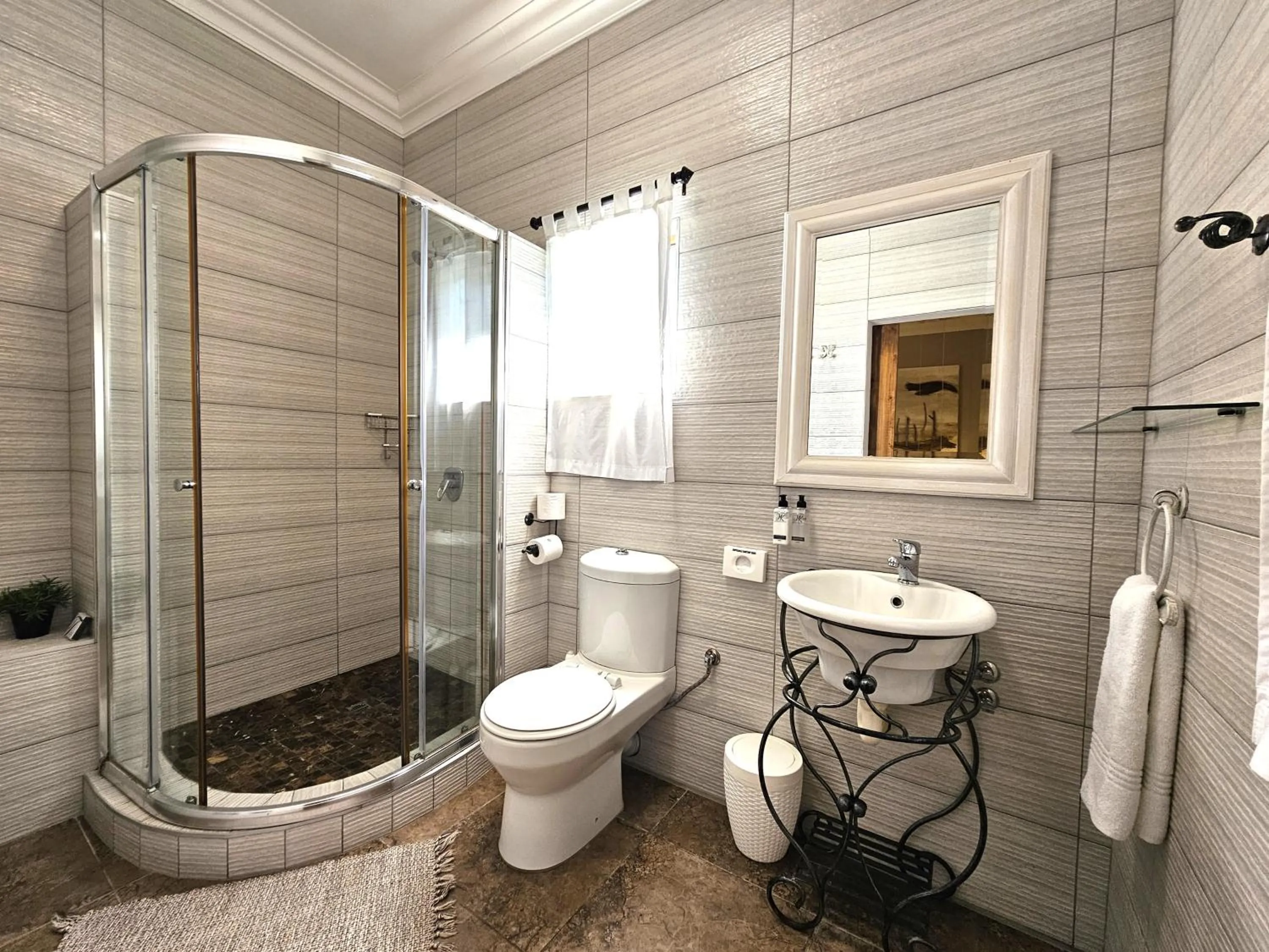 Shower in Leopard Corner Lodge