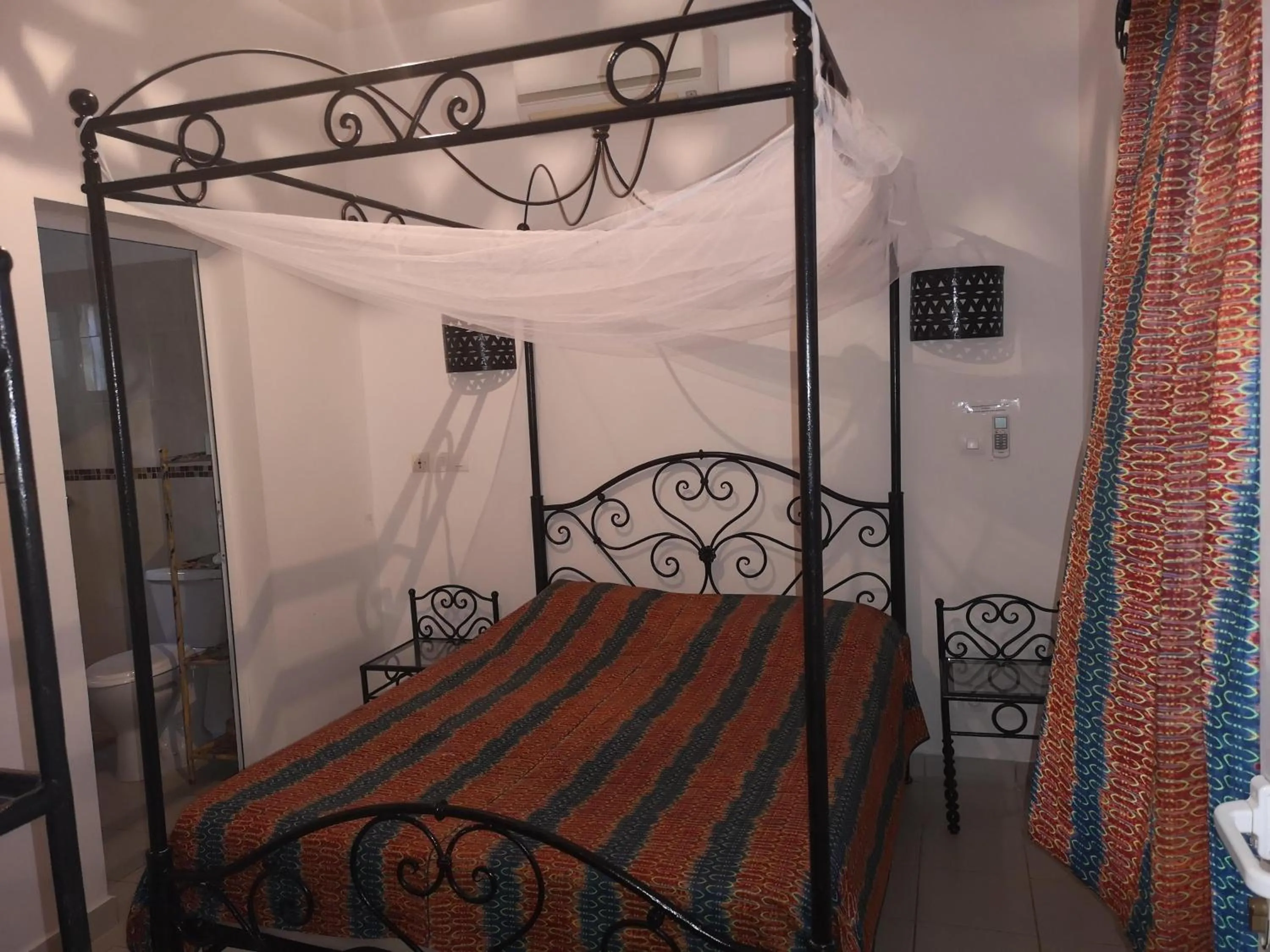 Photo of the whole room, Bed in Keur Baboune