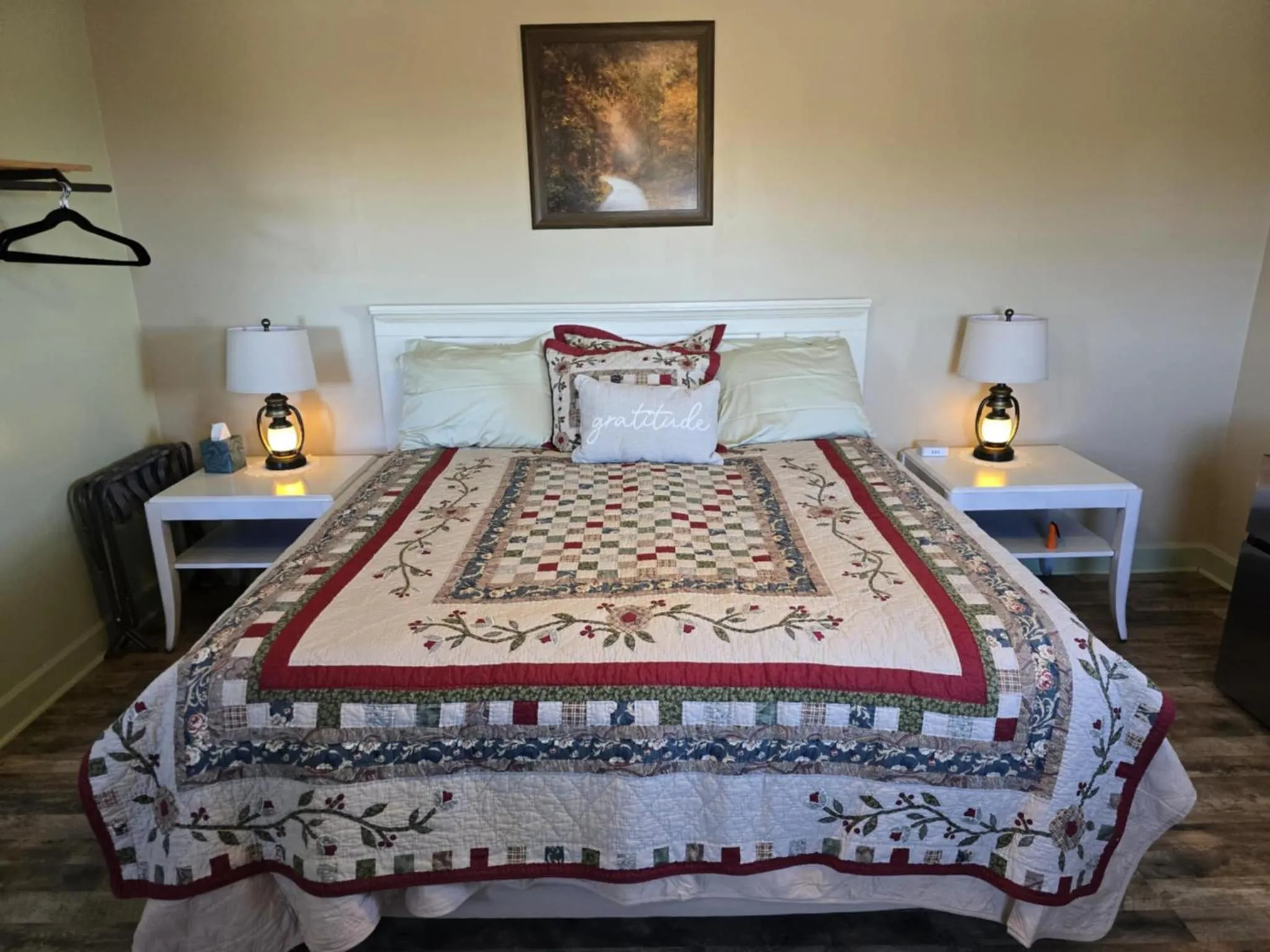 King Room with Mountain View in Moonlight Manor Bed & Breakfast