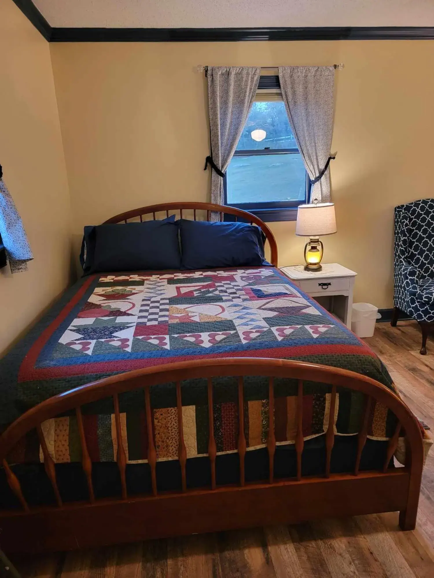 Deluxe Double Room in Moonlight Manor Bed & Breakfast Deluxe Double Room in Moonlight Manor Bed & Breakfast