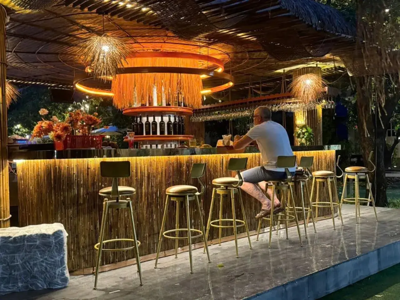 Lounge or bar in Hidden Mansions Saigon Resort Lounge or bar in Hidden Mansions Saigon Resort