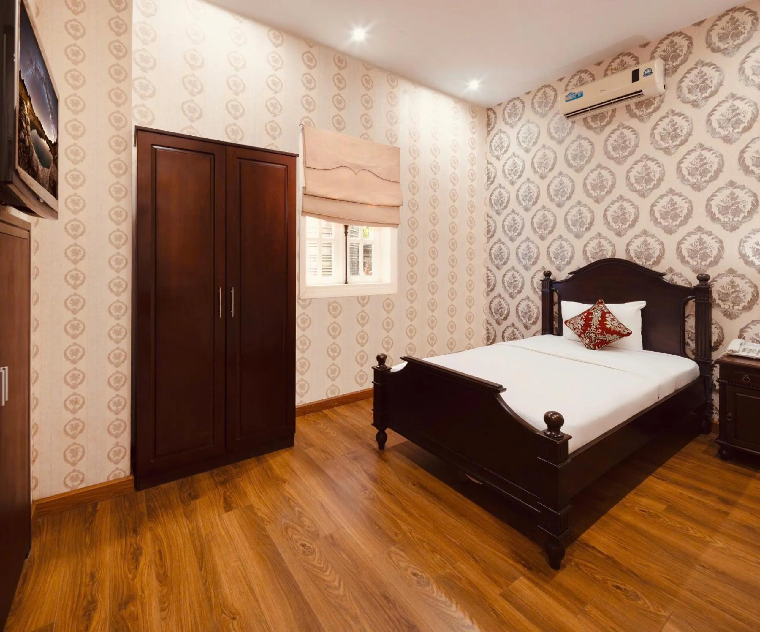 Bedroom, Bed in Hidden Mansions Saigon Resort