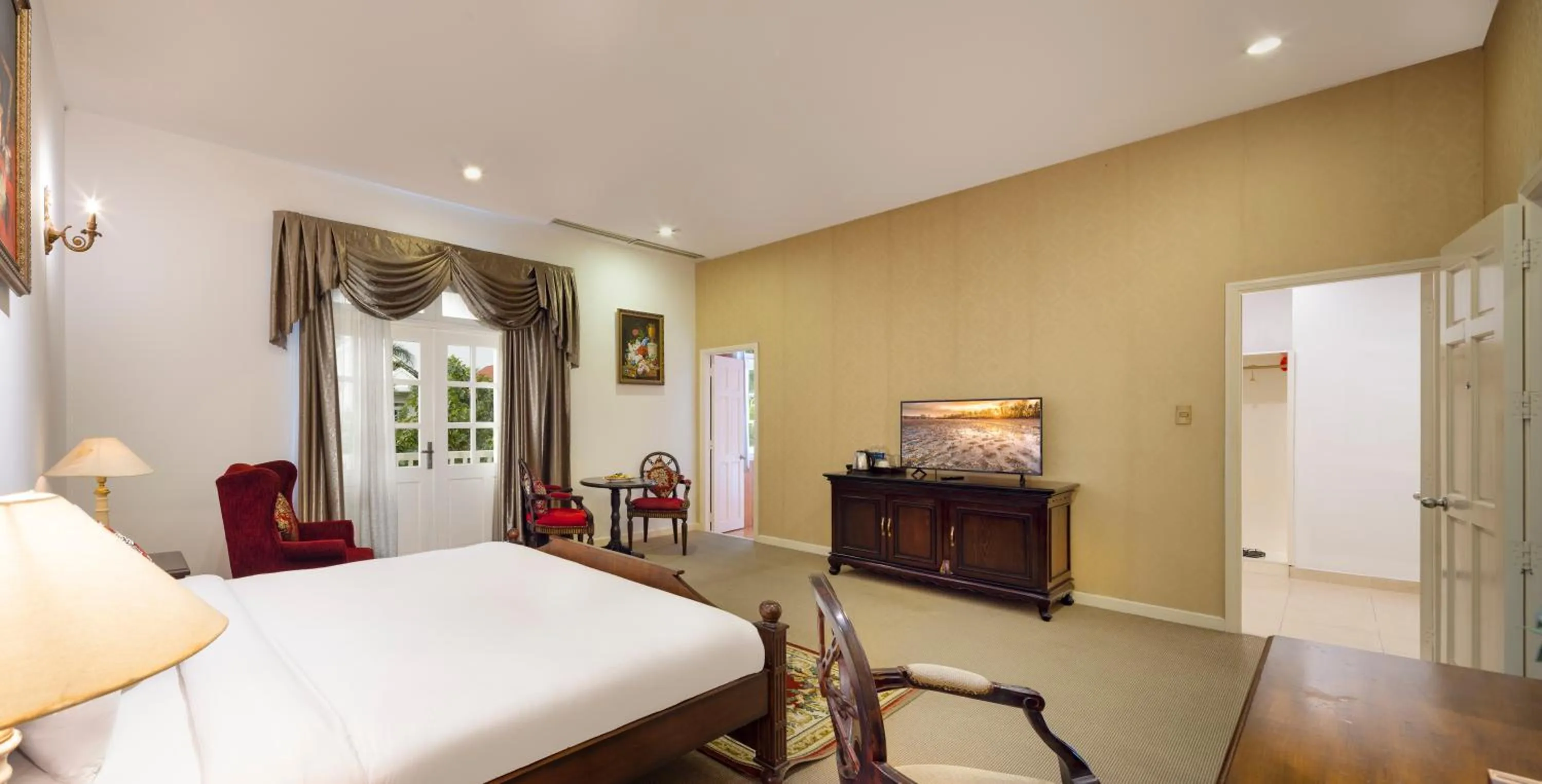 Photo of the whole room, Bed in Hidden Mansions Saigon Resort