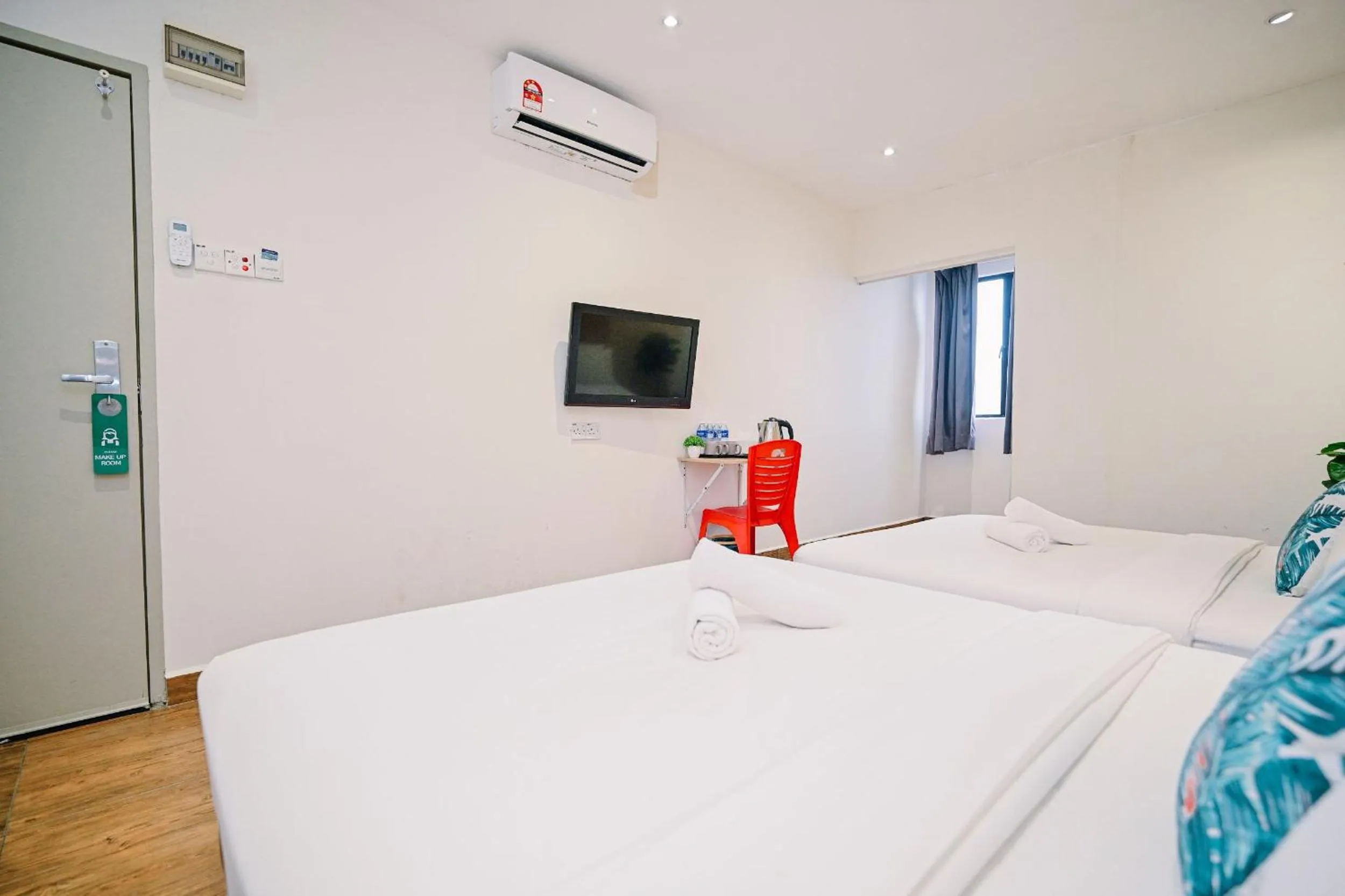 Bed in Swing & Pillows - KL Sri Petaling