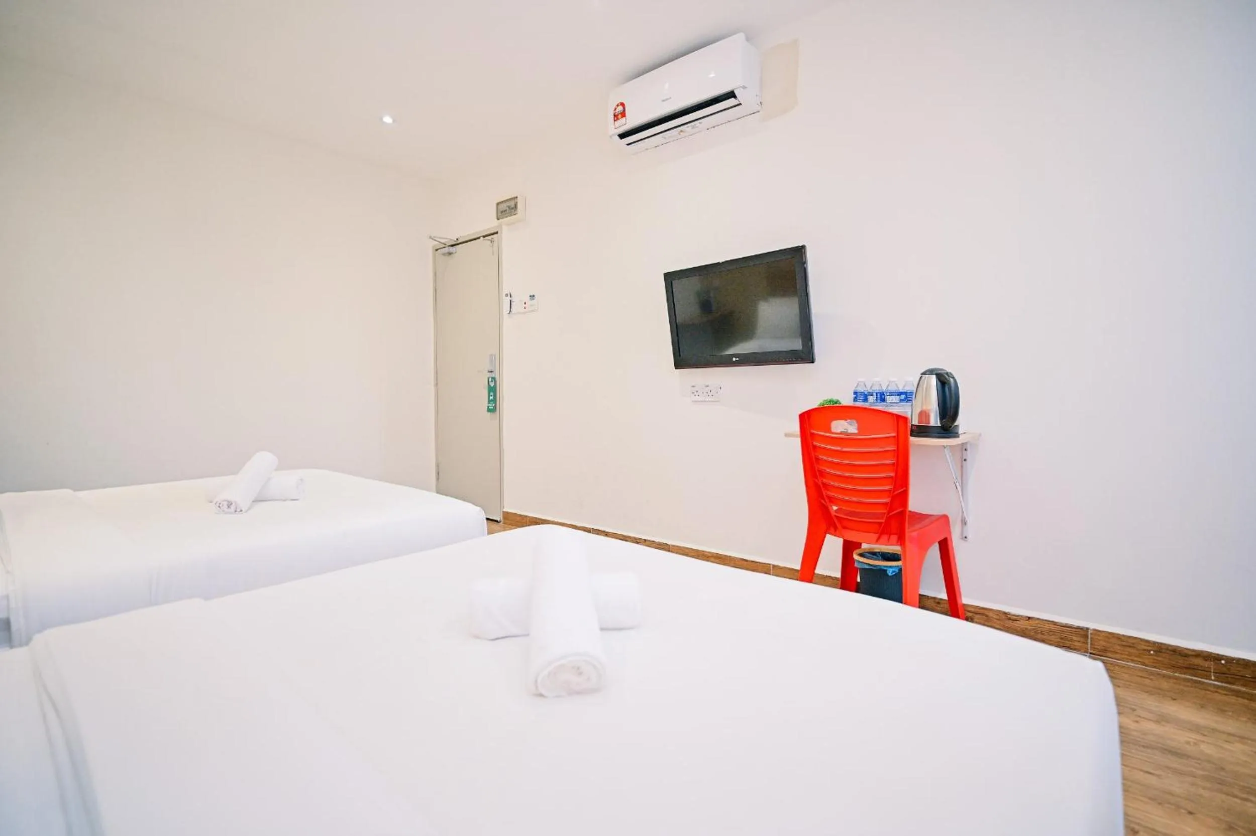 Bed in Swing & Pillows - KL Sri Petaling