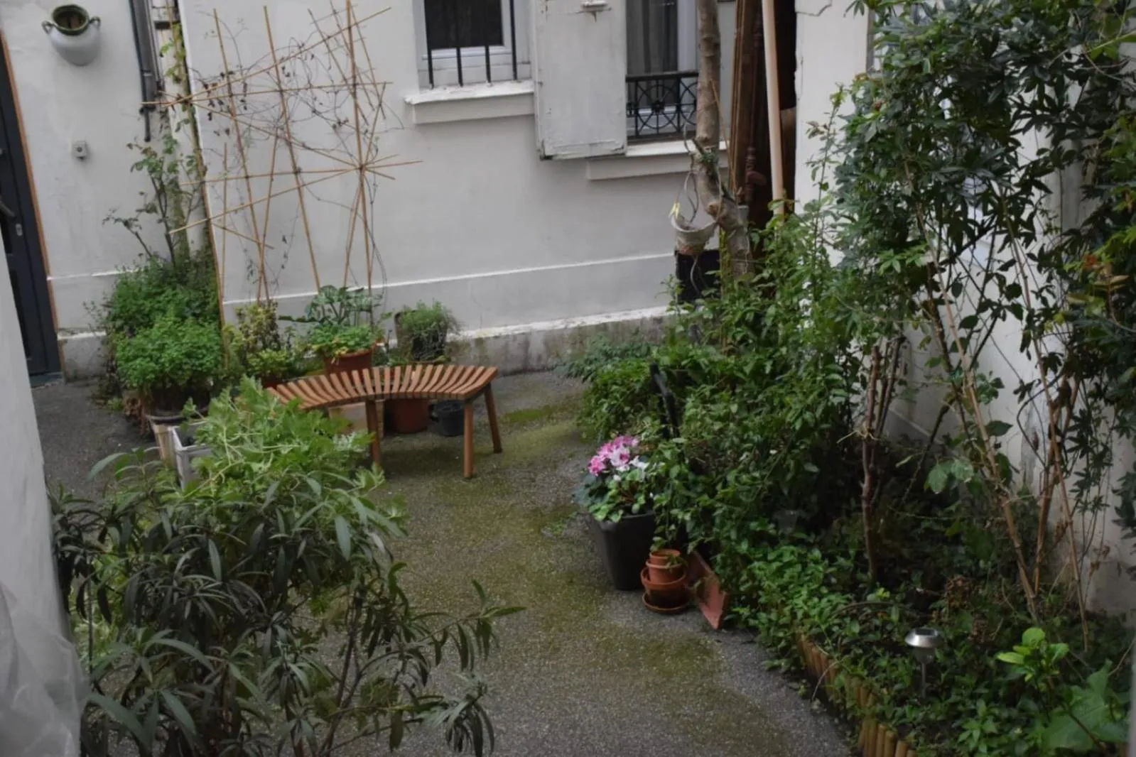 Patio in Hôtel Résidence Champerret