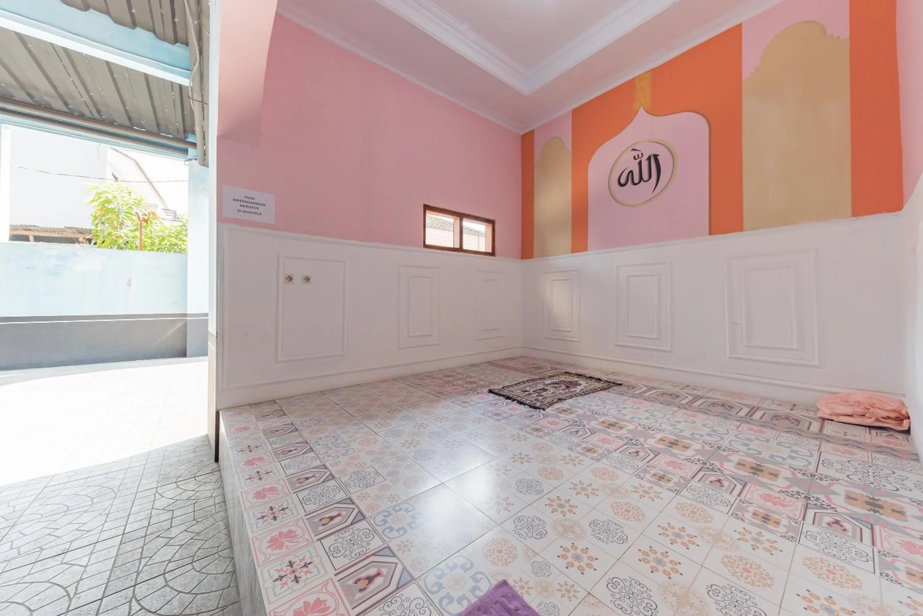 Place of worship, Bed in RedDoorz at Jalan Siliwangi Tasikmalaya