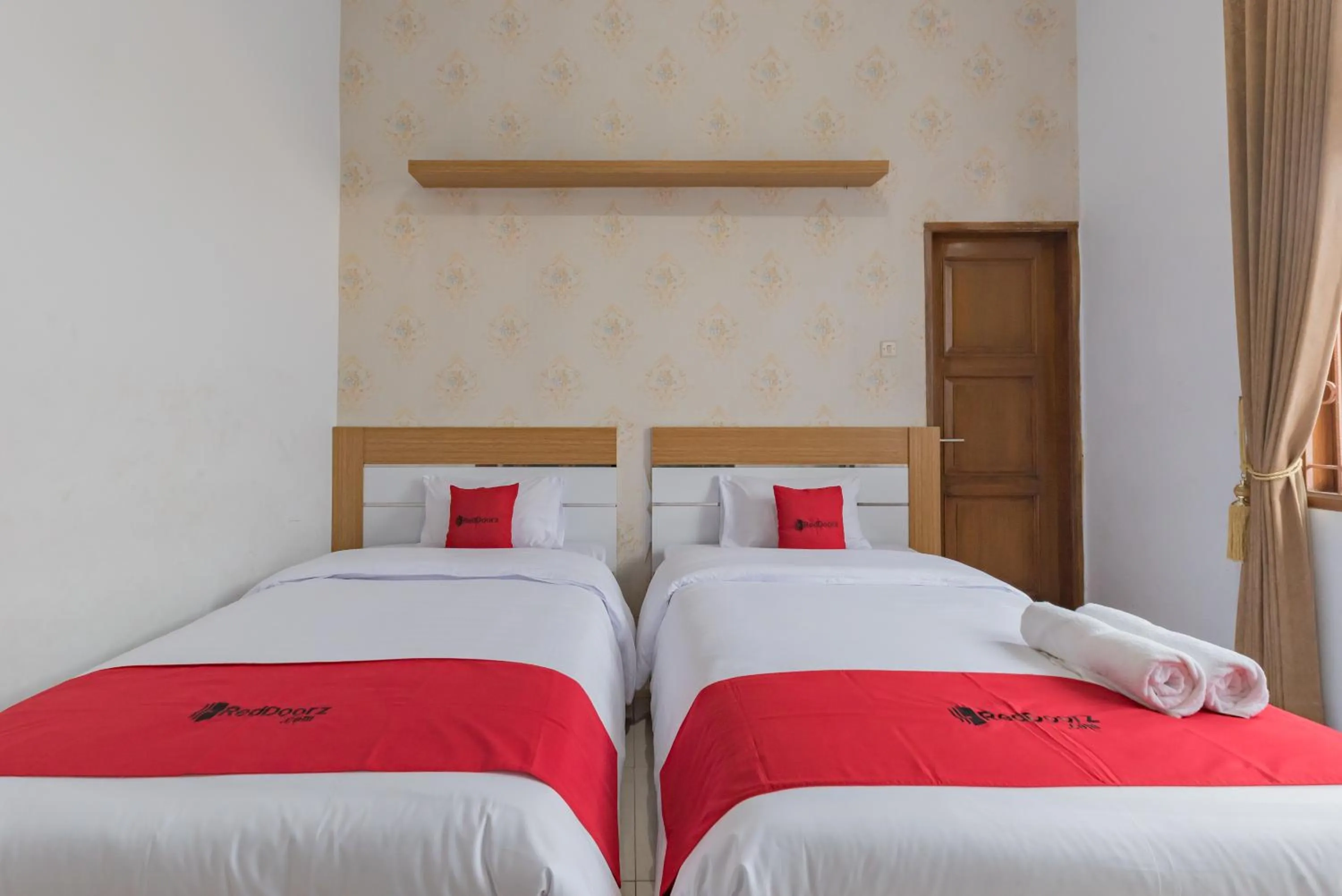 Bedroom, Bed in RedDoorz at Jalan Siliwangi Tasikmalaya