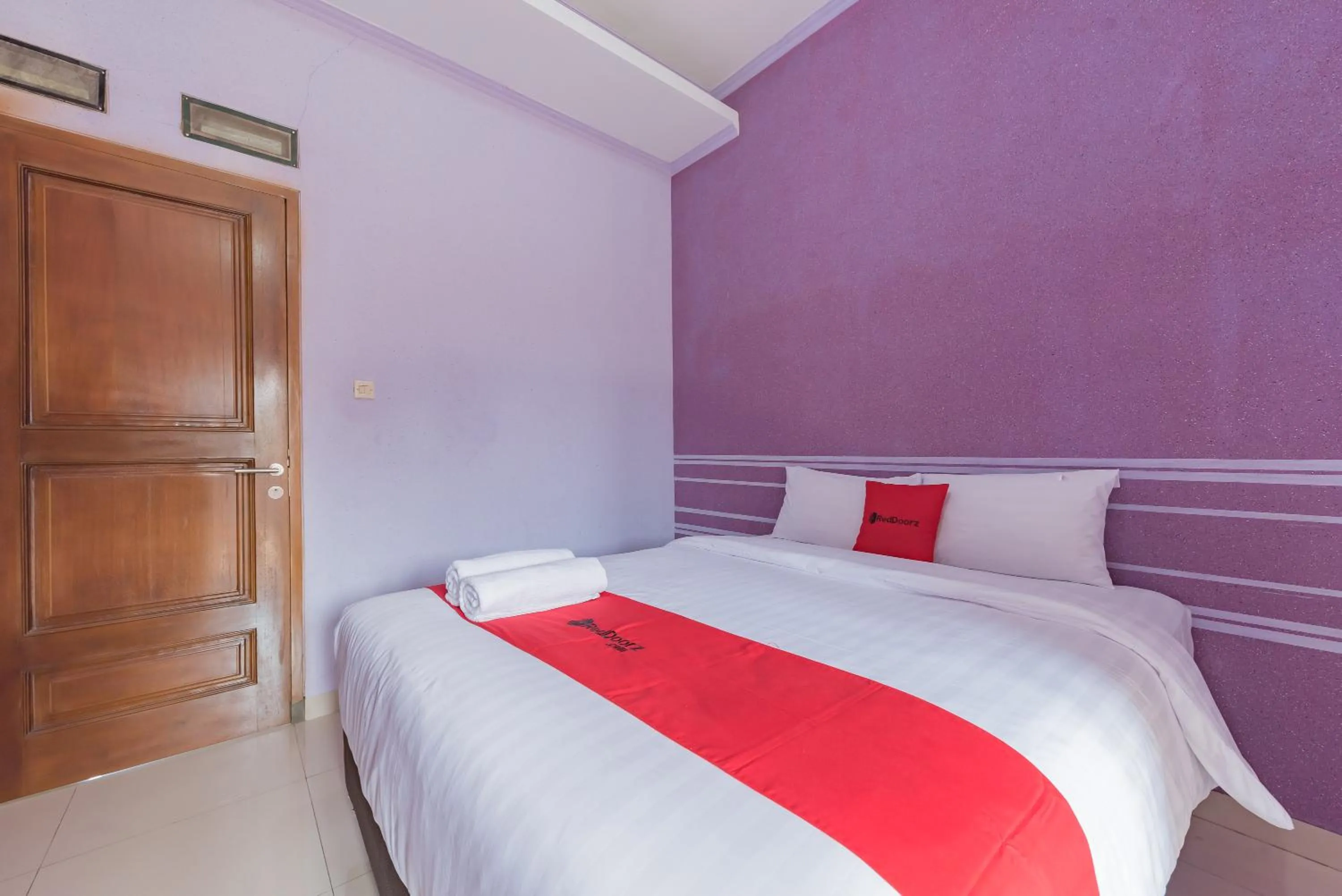 Bedroom, Bed in RedDoorz at Jalan Siliwangi Tasikmalaya