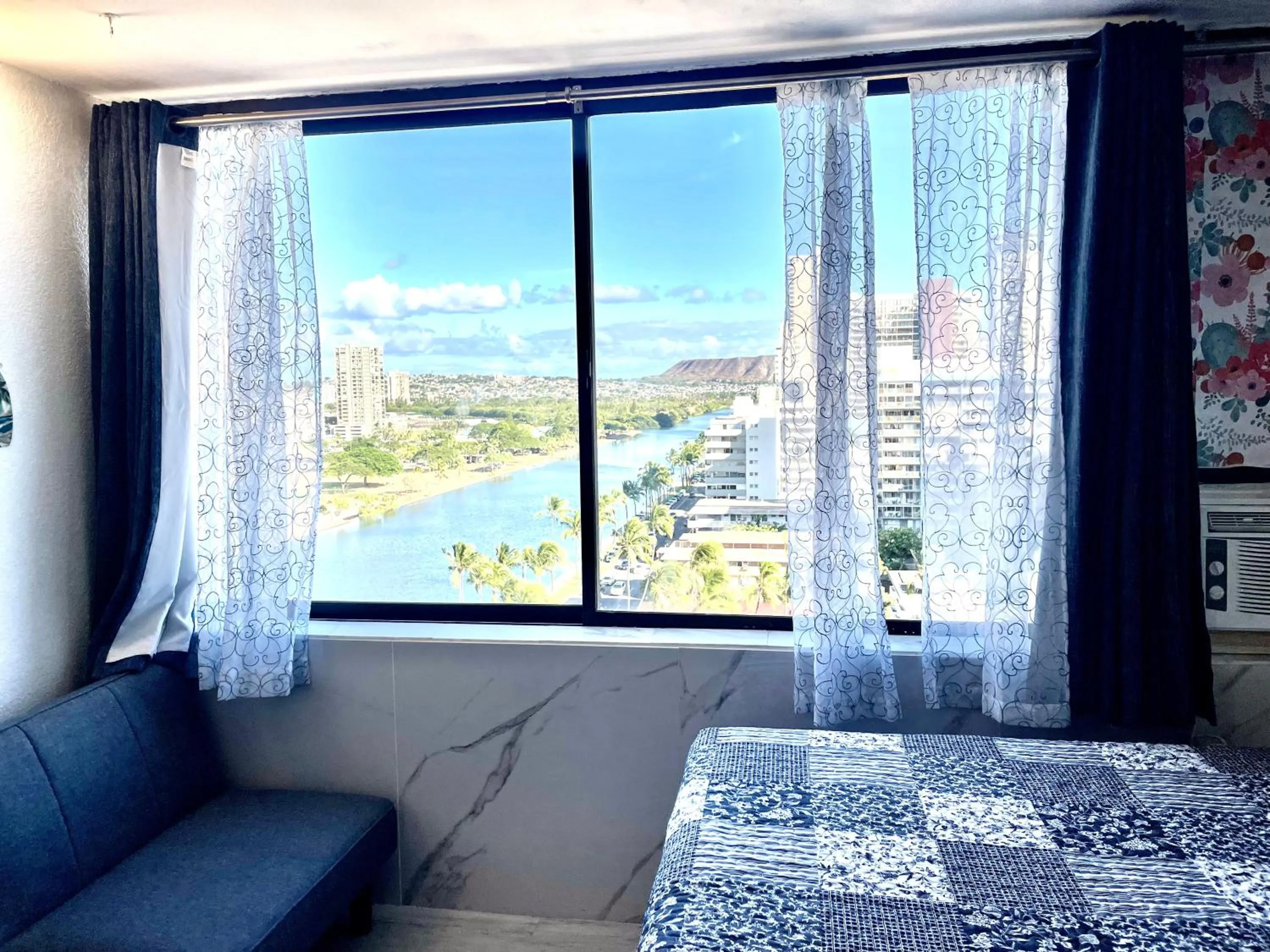 Diamond, Ocean, and Canal view Affordable Family House7person