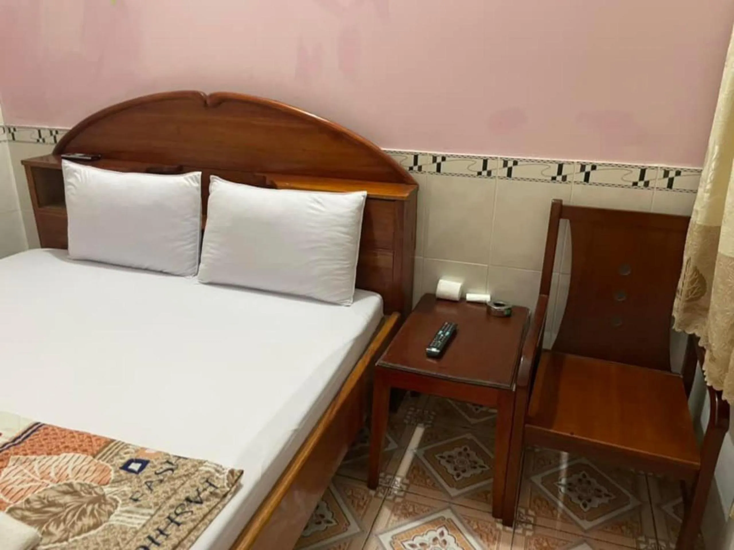 Bedroom, Bed in QUỲNH HOA HOTEL