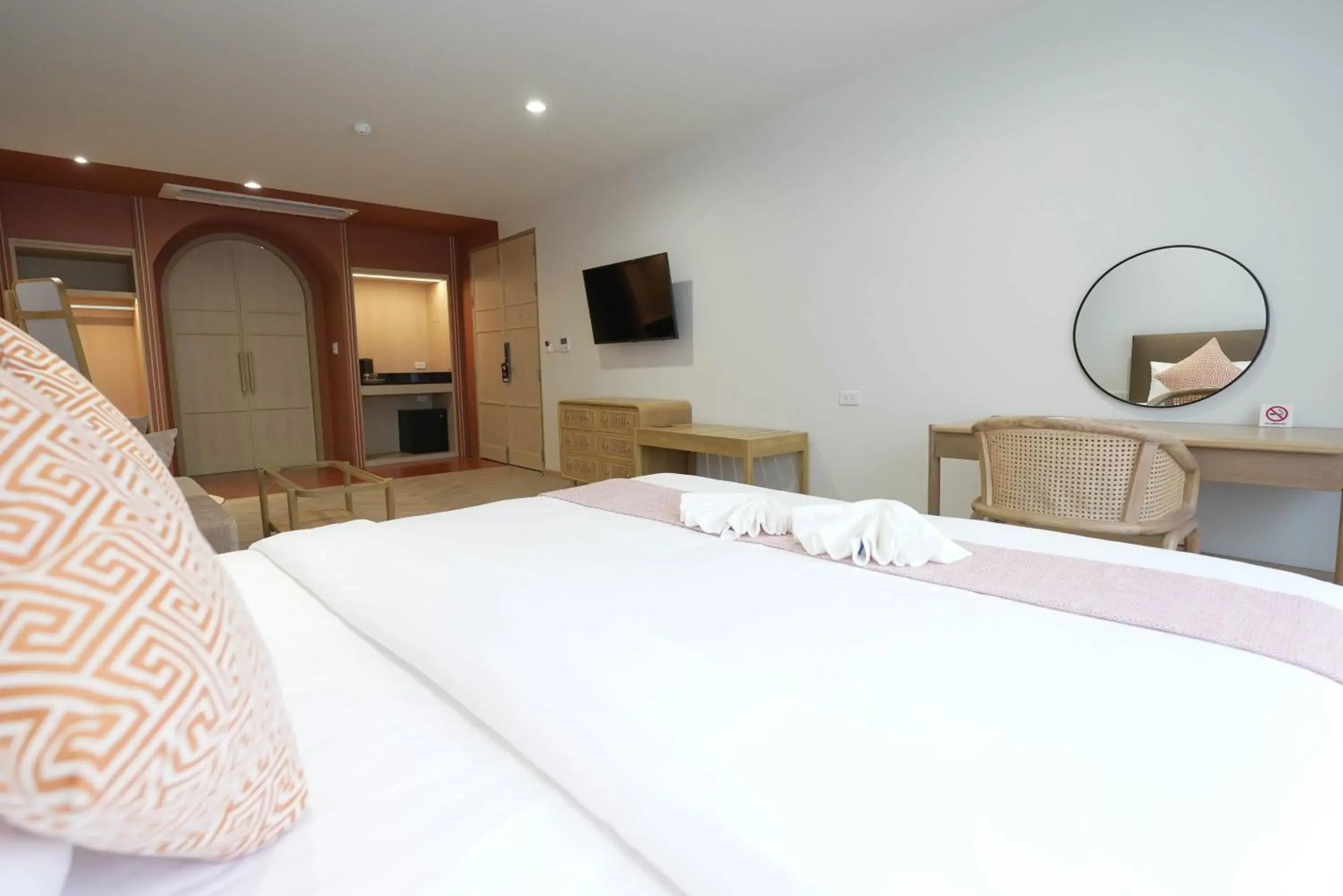 TV and multimedia, Bed in SO Zen Hotel Silom Bangkok TV and multimedia, Bed in SO Zen Hotel Silom Bangkok