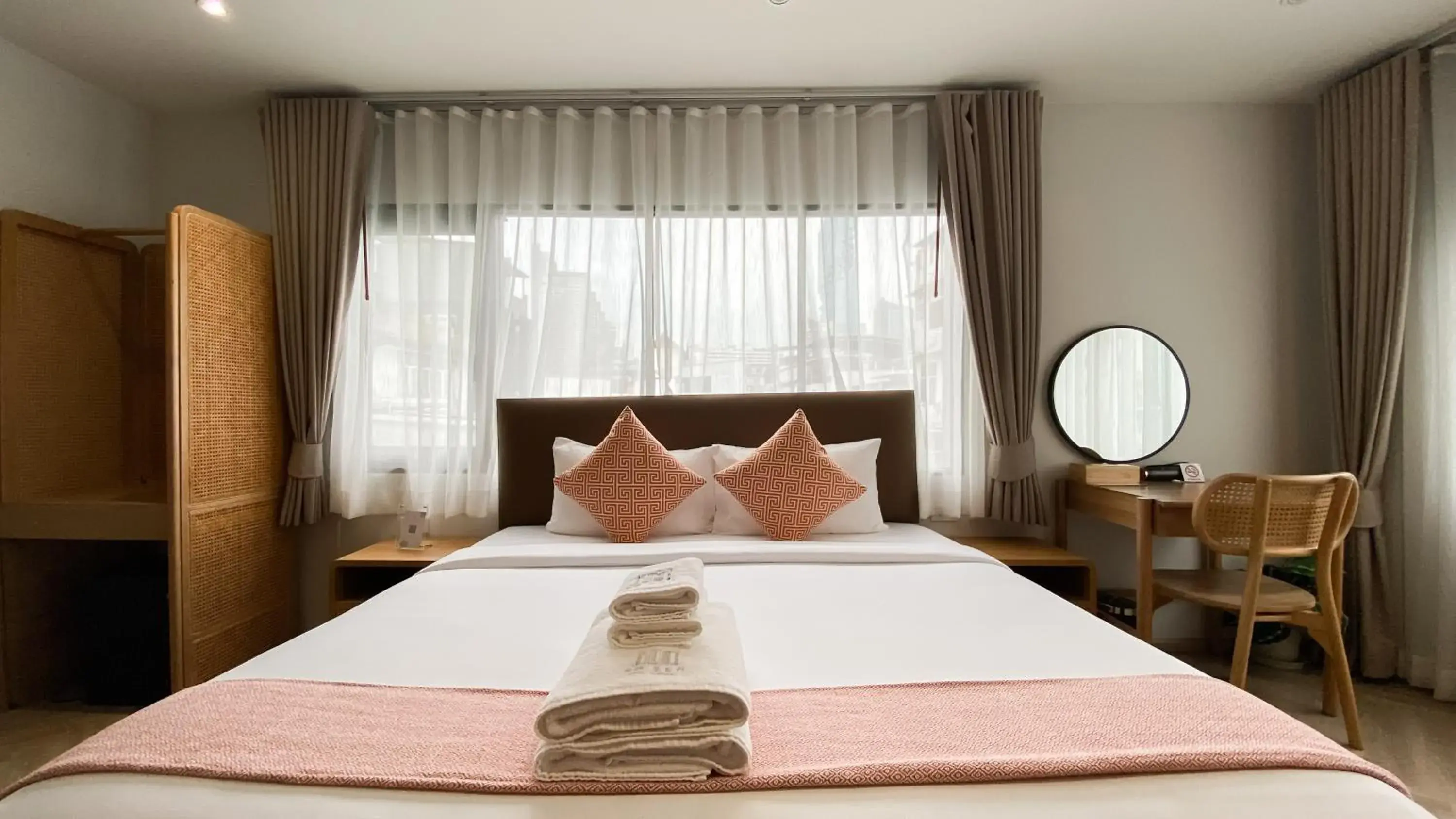 City view, Bed in SO Zen Hotel Silom Bangkok City view, Bed in SO Zen Hotel Silom Bangkok