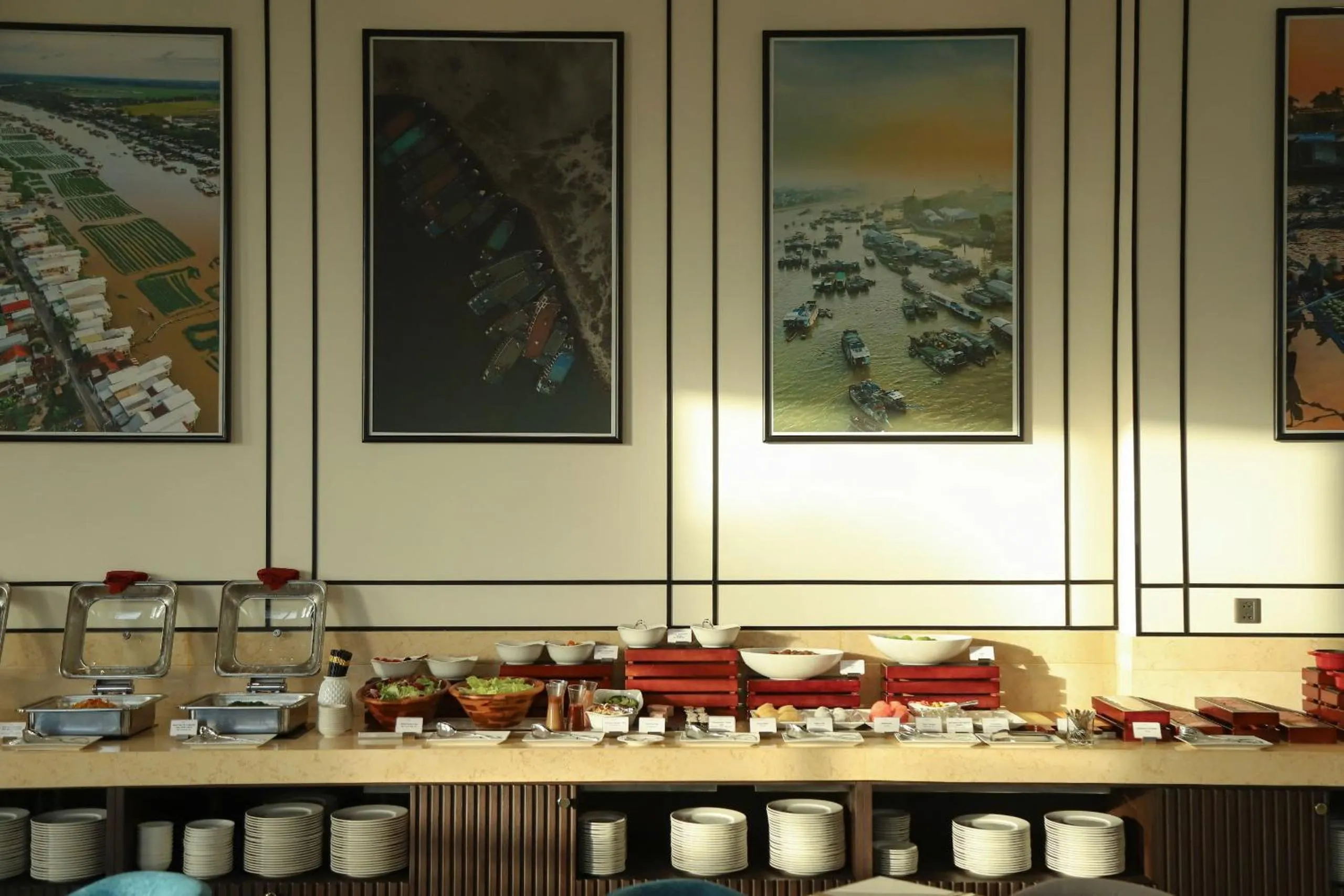 Restaurant/places to eat in Charmant Suites a Boutique Hotel Can Tho