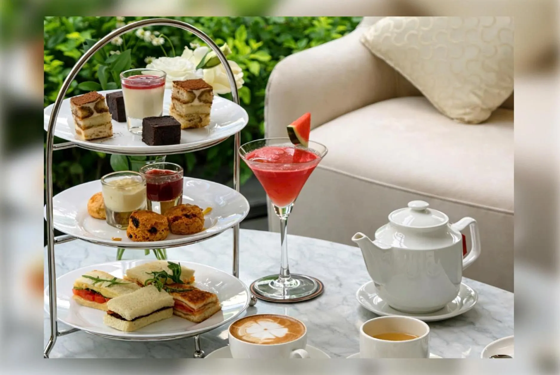 Lounge or bar in Charmant Suites a Boutique Hotel Can Tho