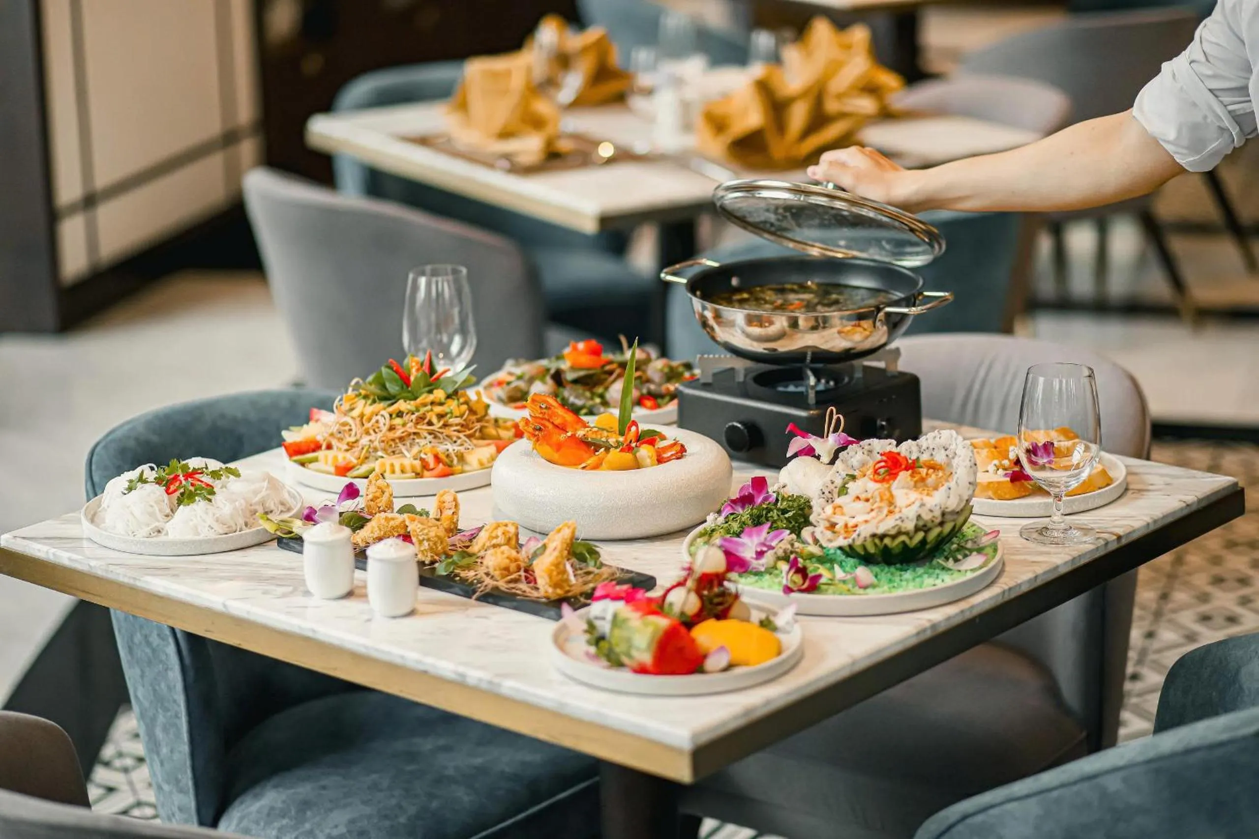 Restaurant/places to eat in Charmant Suites a Boutique Hotel Can Tho