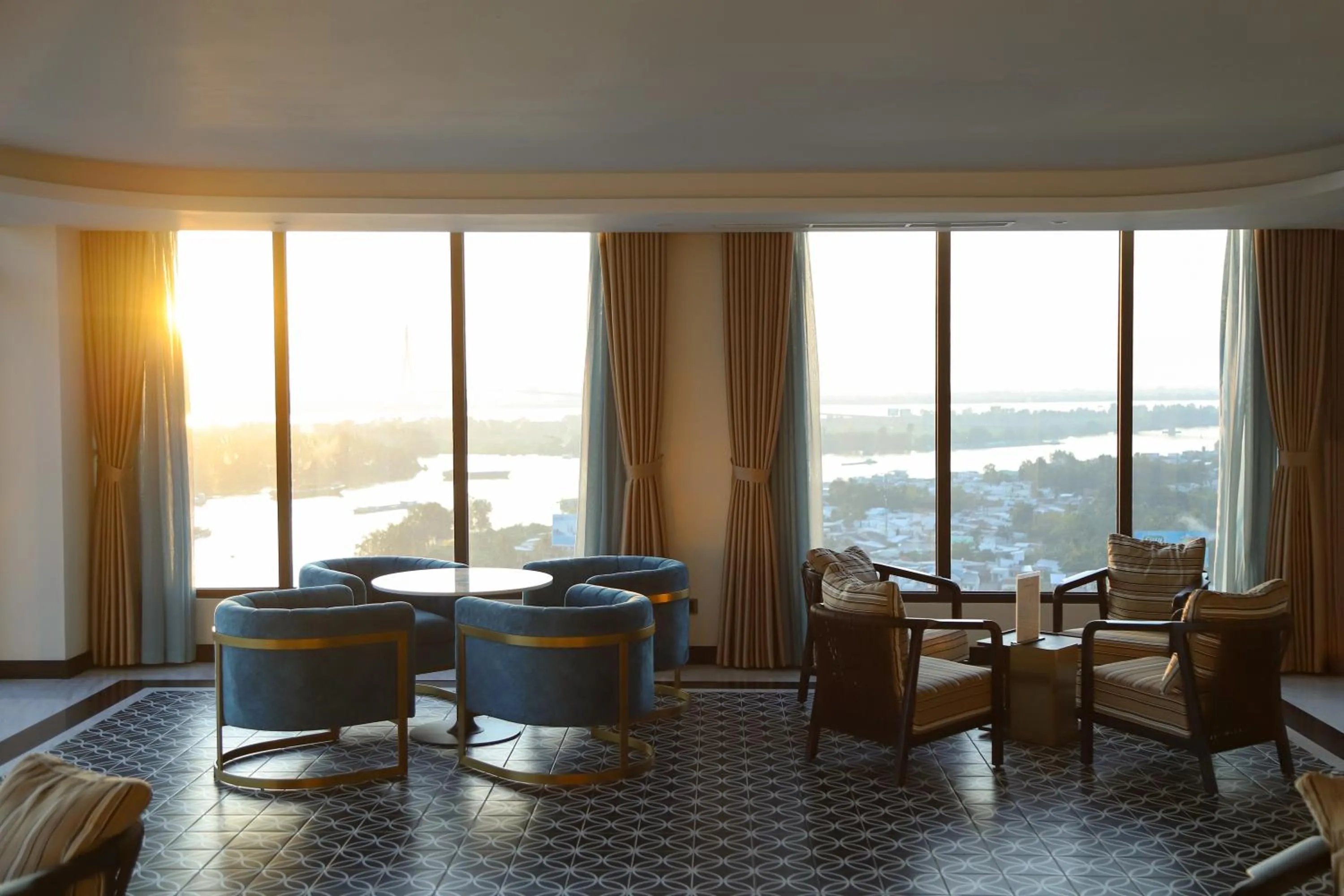 Restaurant/places to eat in Charmant Suites a Boutique Hotel Can Tho