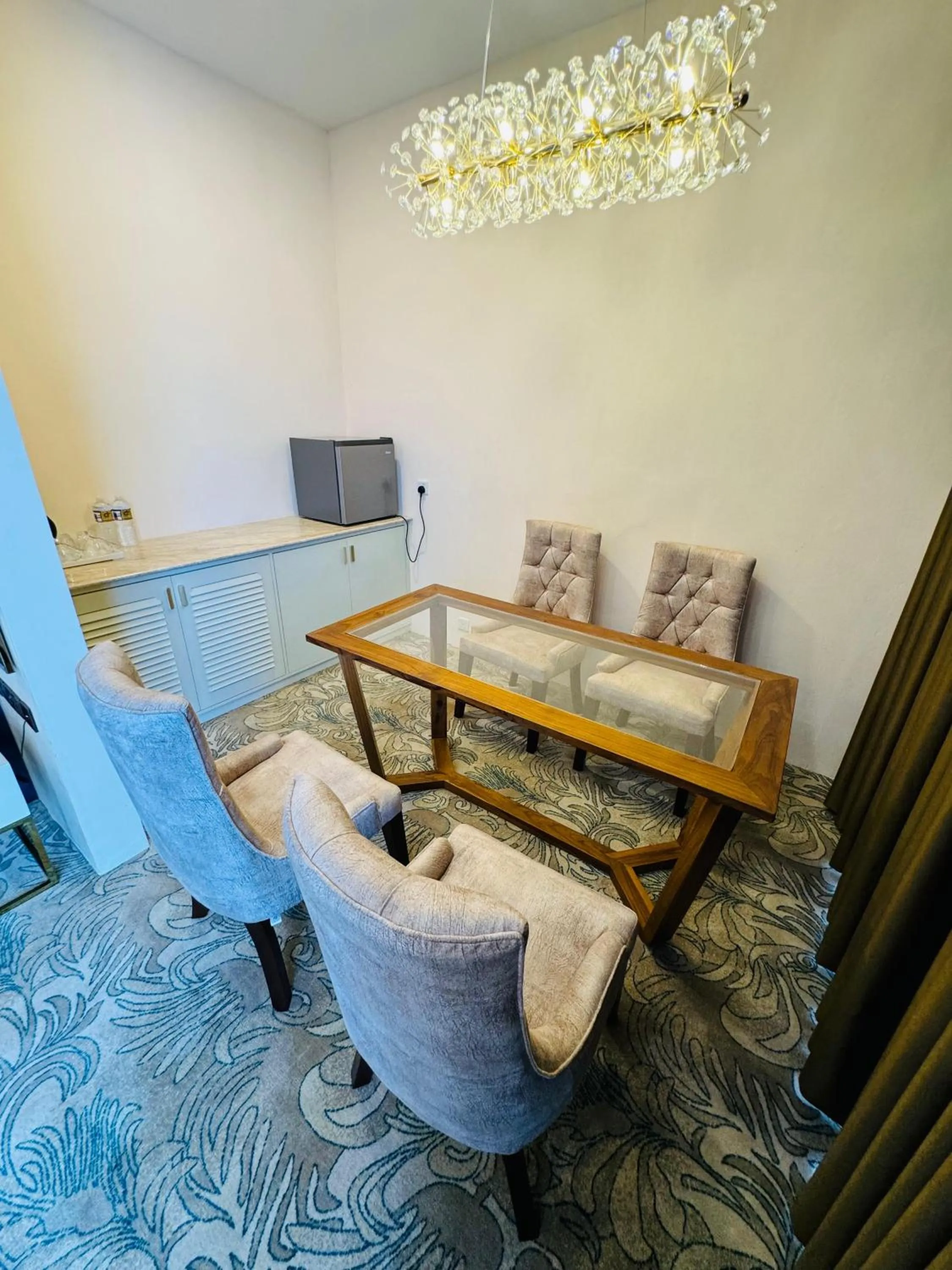 Seating area in Devon Rest