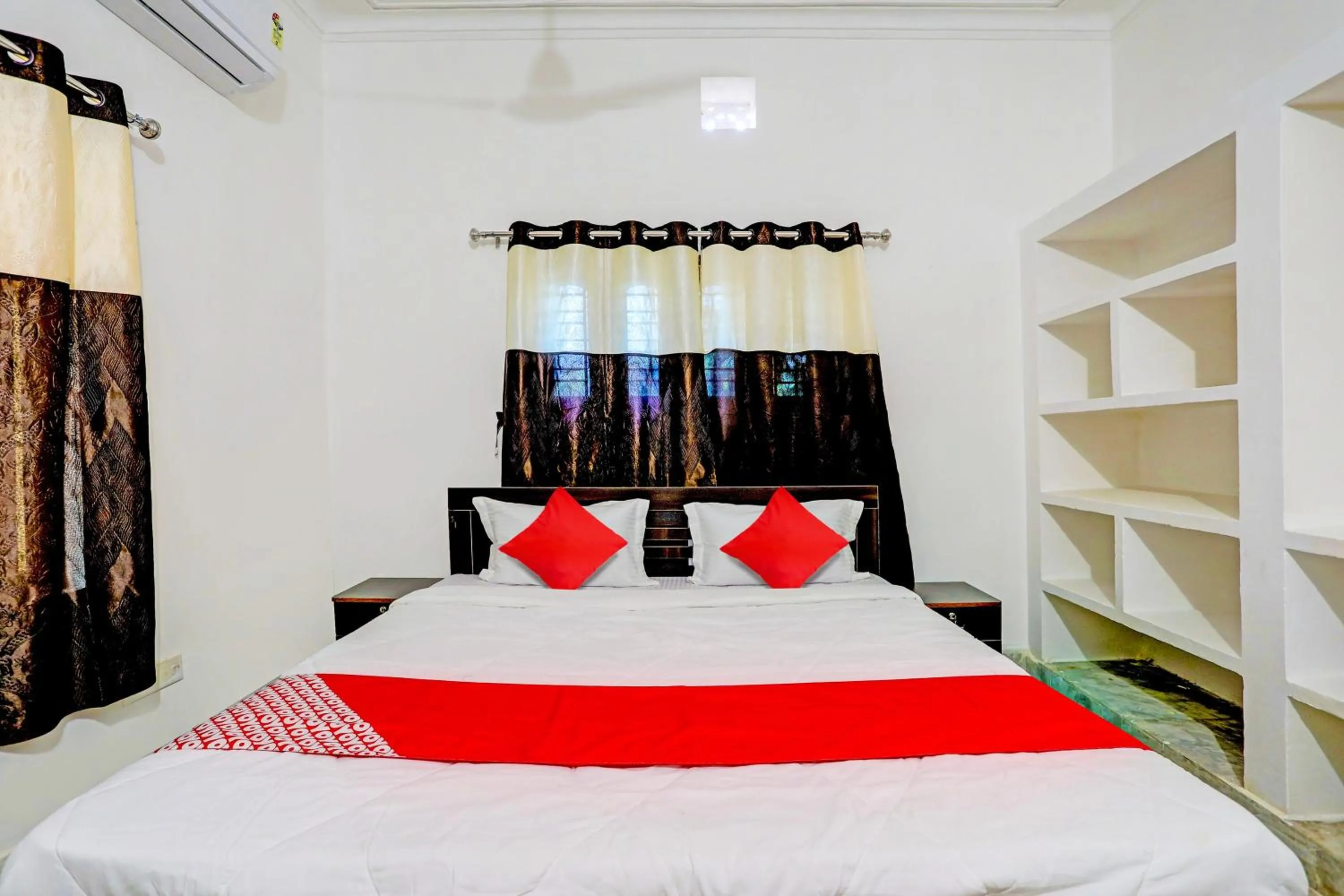 Facade/entrance, Bed in Hotel O Dibya Guest House