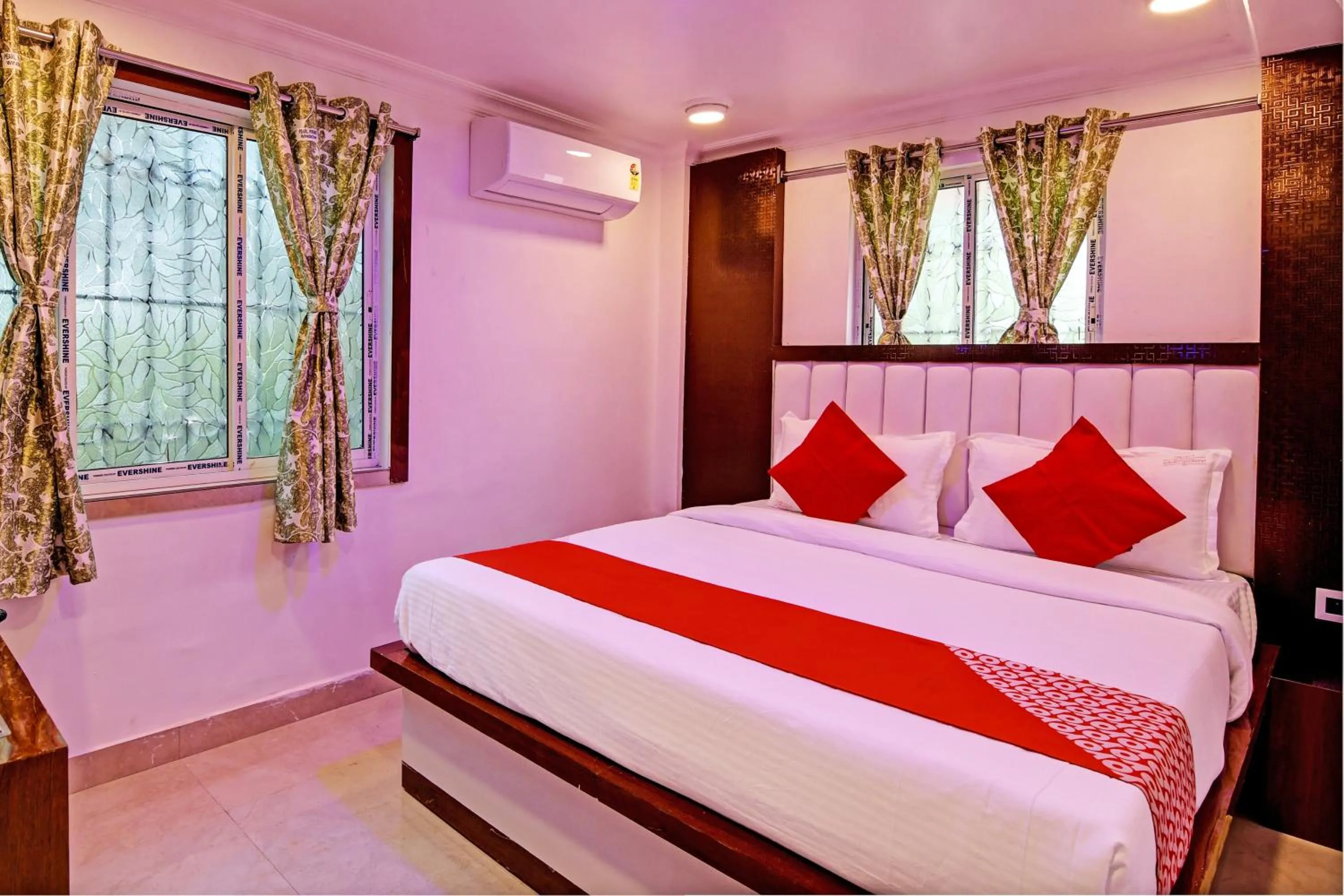 Bedroom, Bed in Super Hotel O Golden Palace