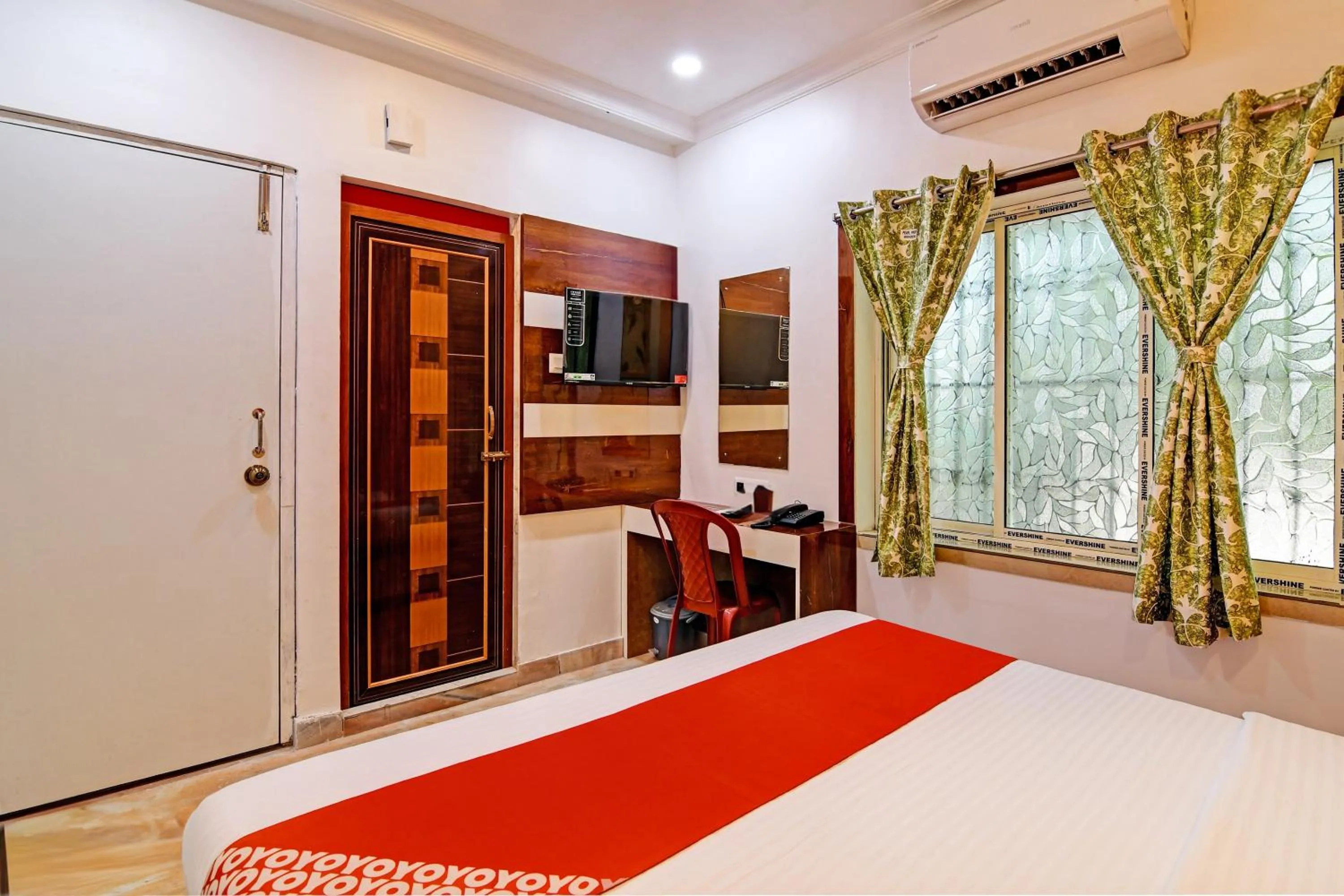 Bedroom, Bed in Super Hotel O Golden Palace