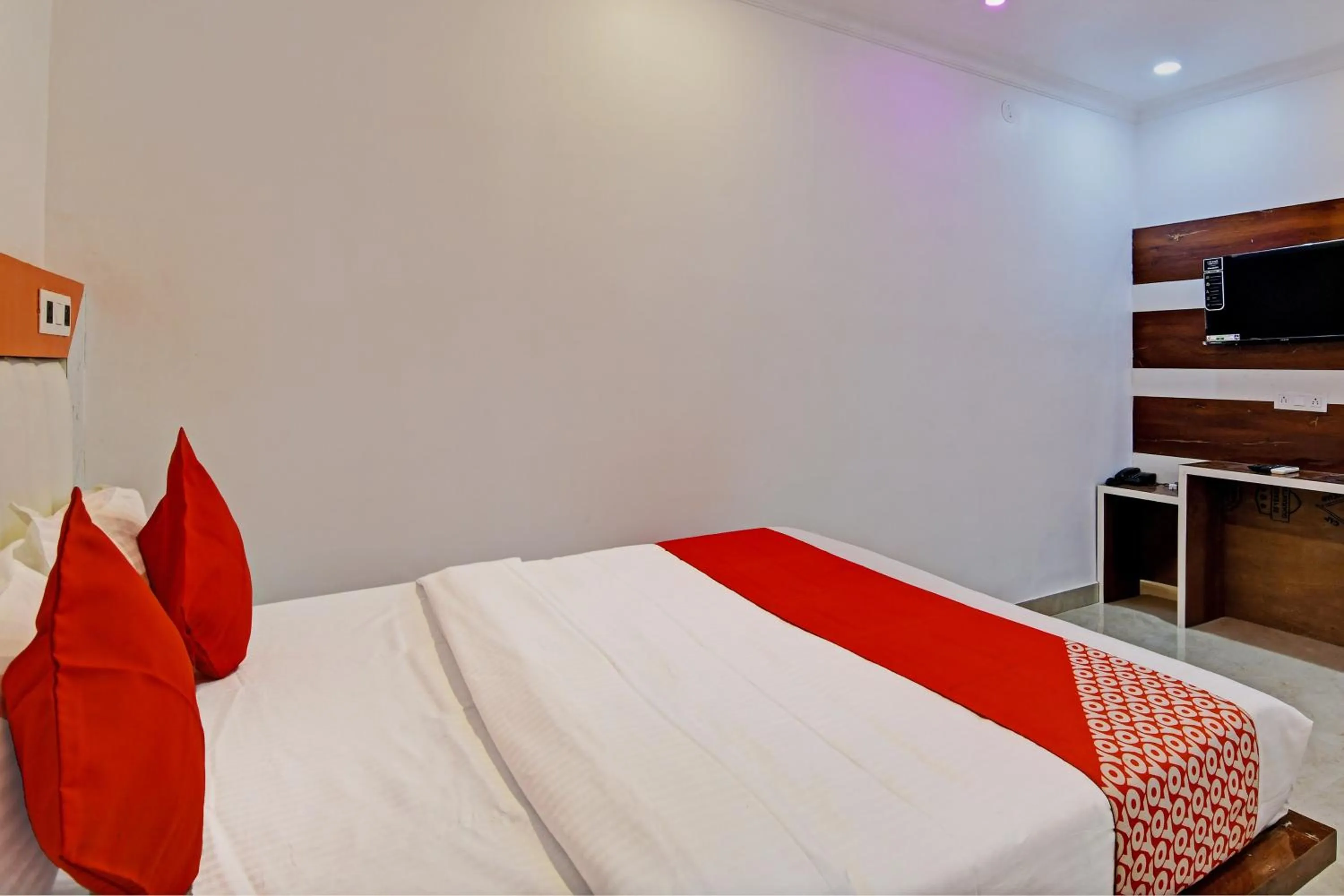 Bedroom, Bed in Super Hotel O Golden Palace