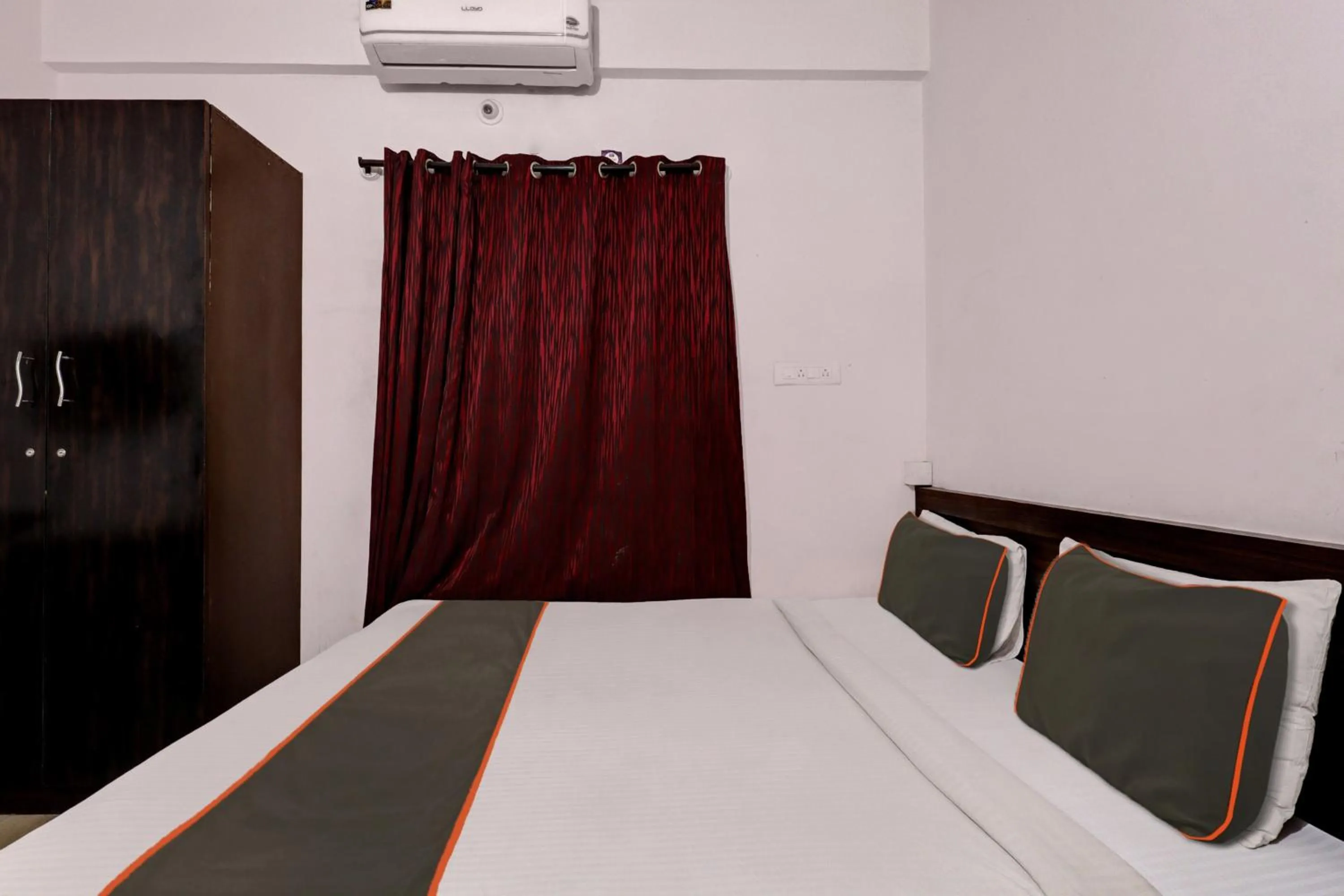 Bedroom, Bed in Super Hotel O Alfa Inn