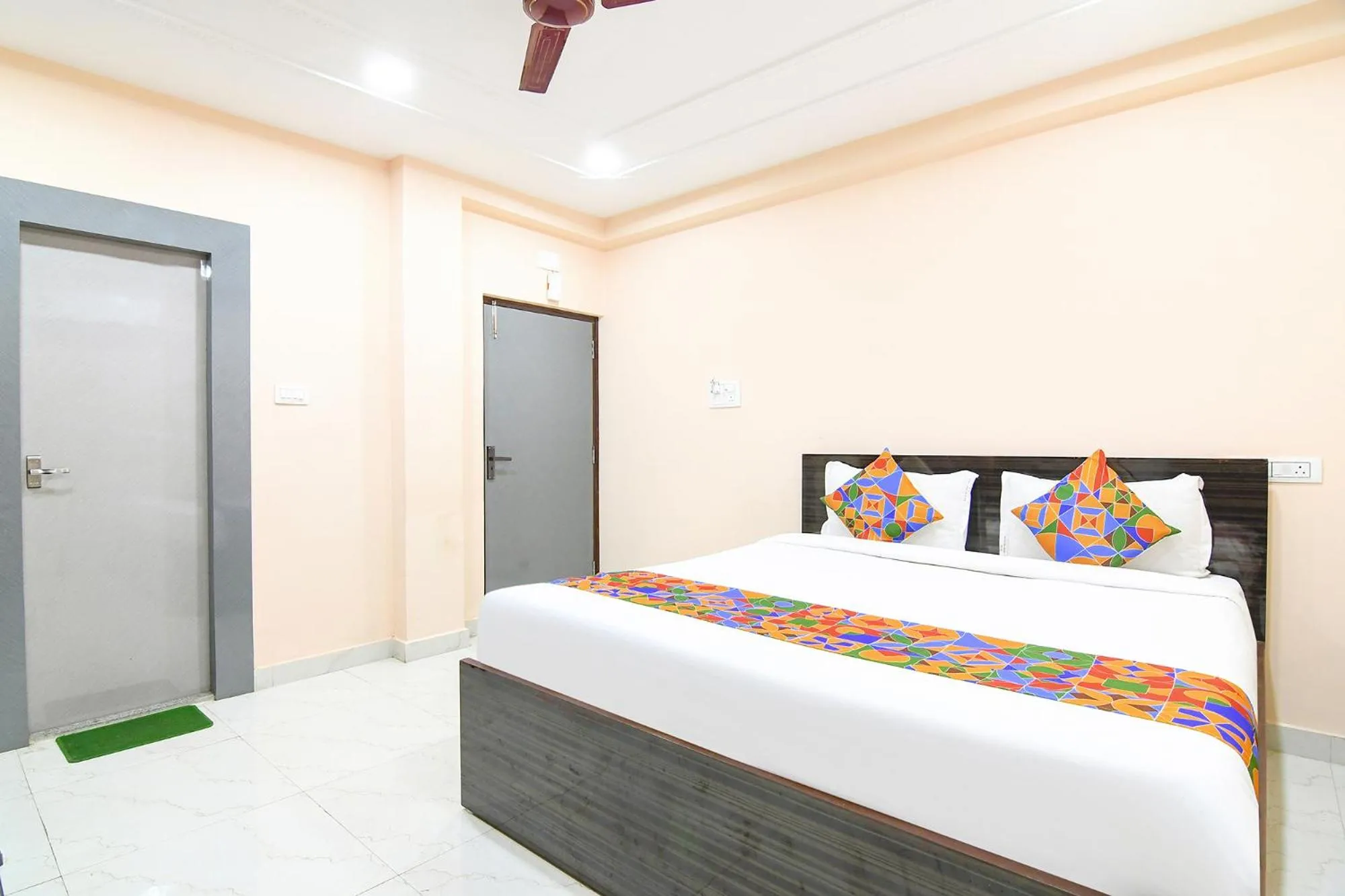 Bed in FabHotel Olive Inn I - 260m from Saltlake Sector V Metro Station